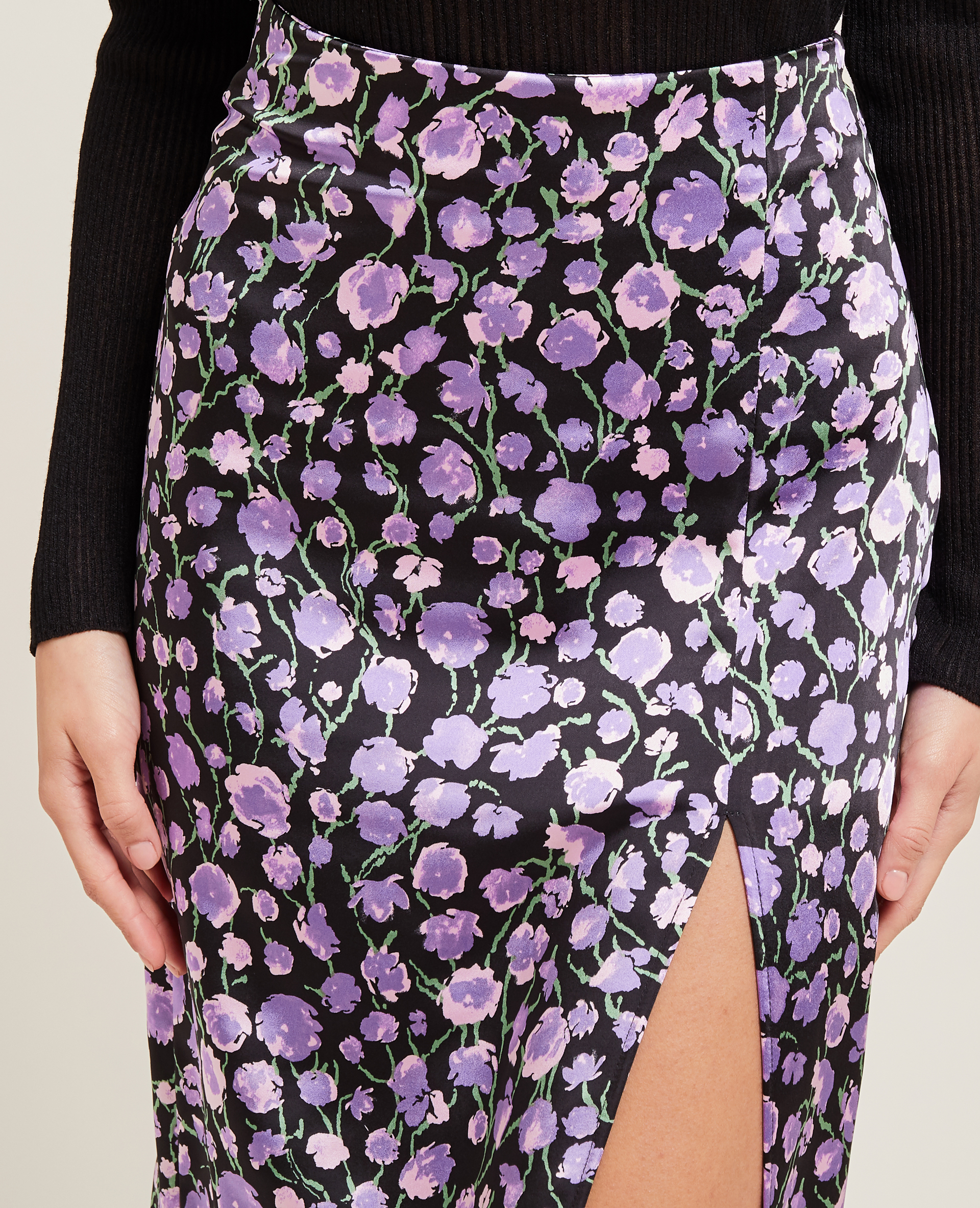 Jupe longue fendue en satin noir - Pimkie
