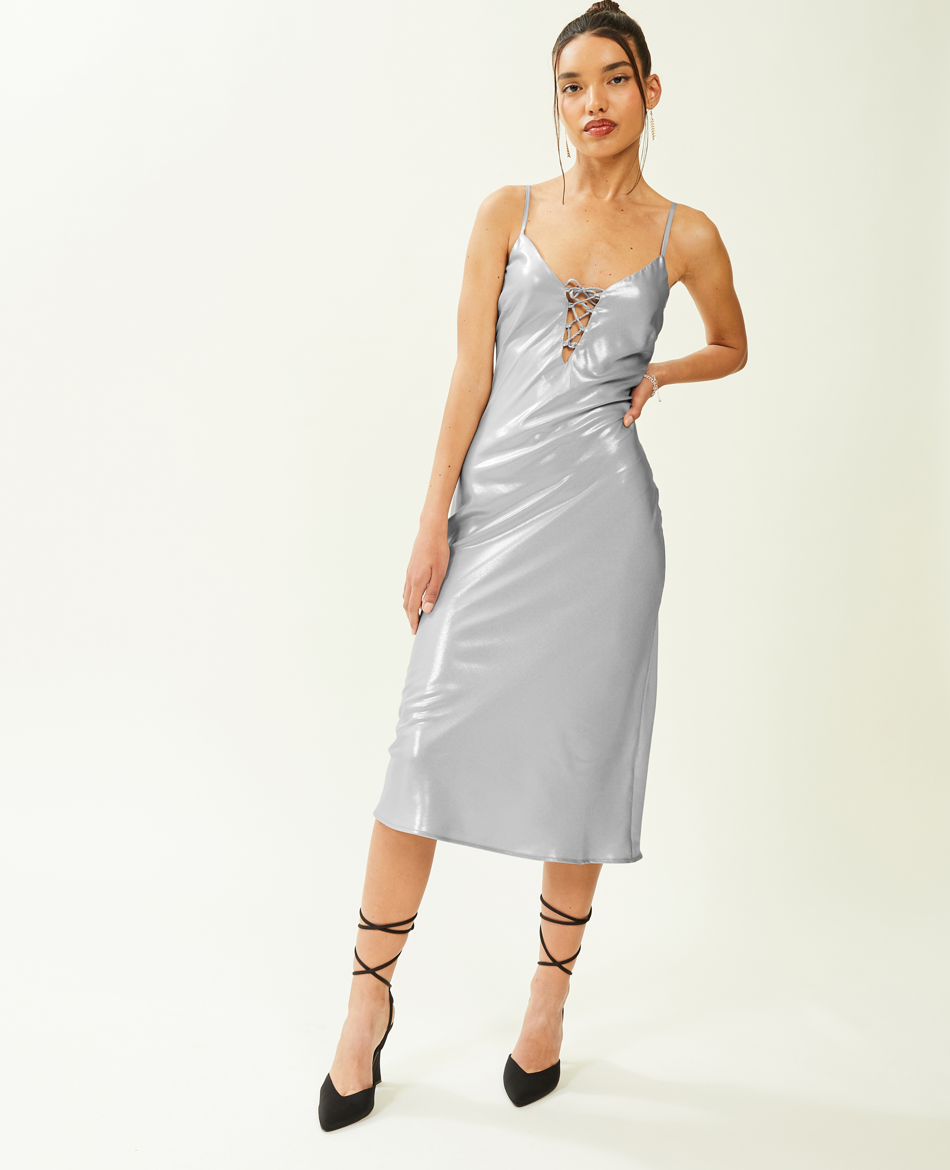 Robe midi satinée avec laçage gris - Pimkie