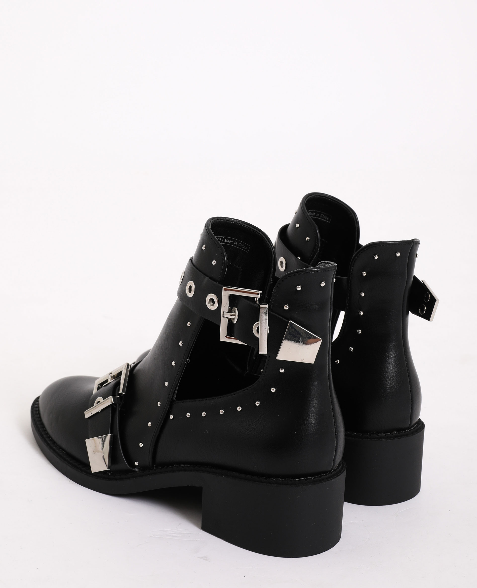 bottines ouvertes sur le coté