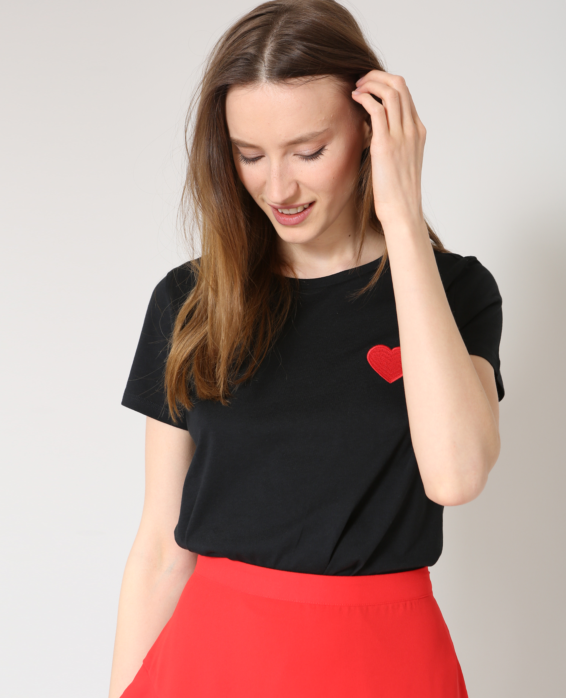 Tee shirt avec online coeur rouge