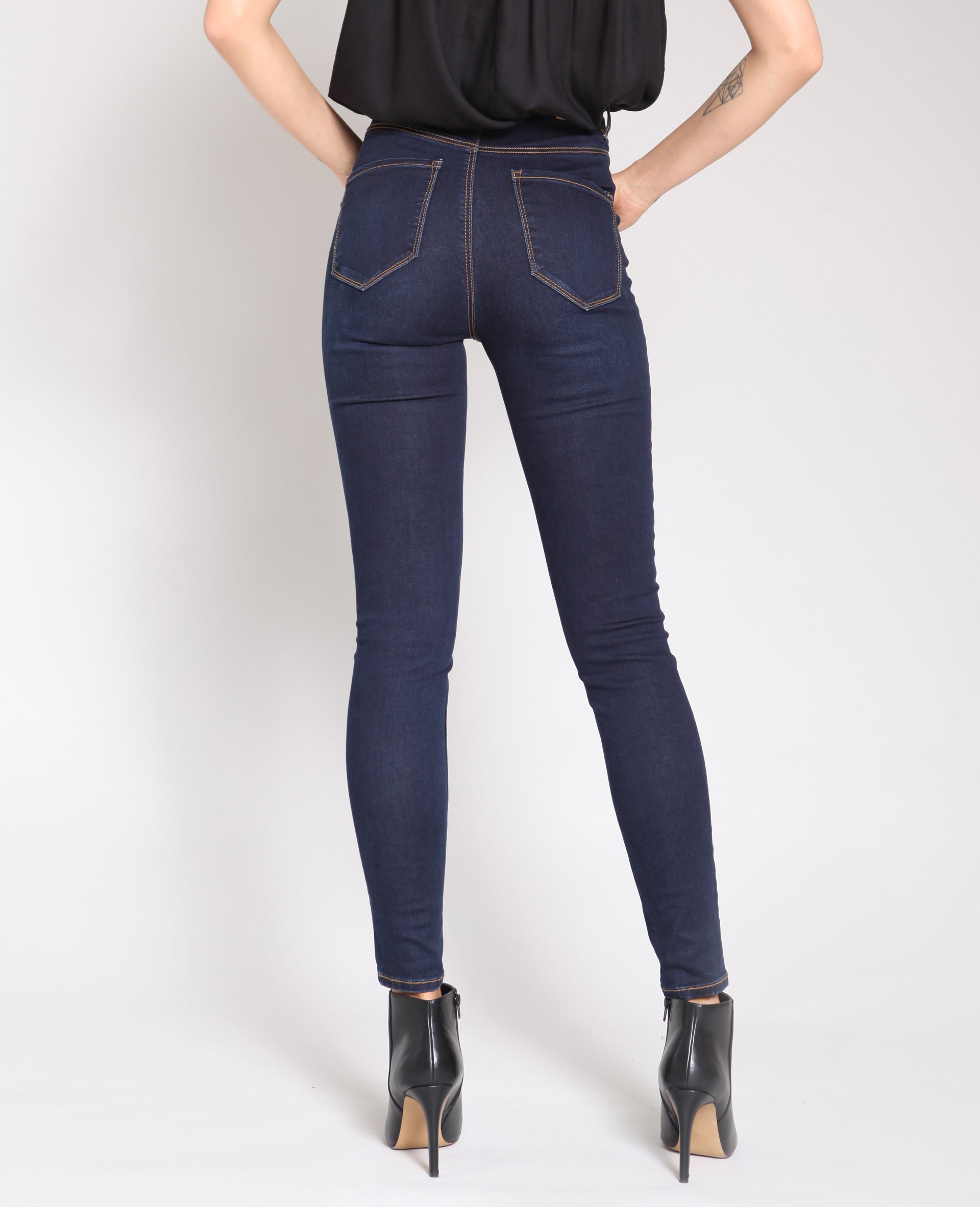 Jean taille haute au dessus du nombril