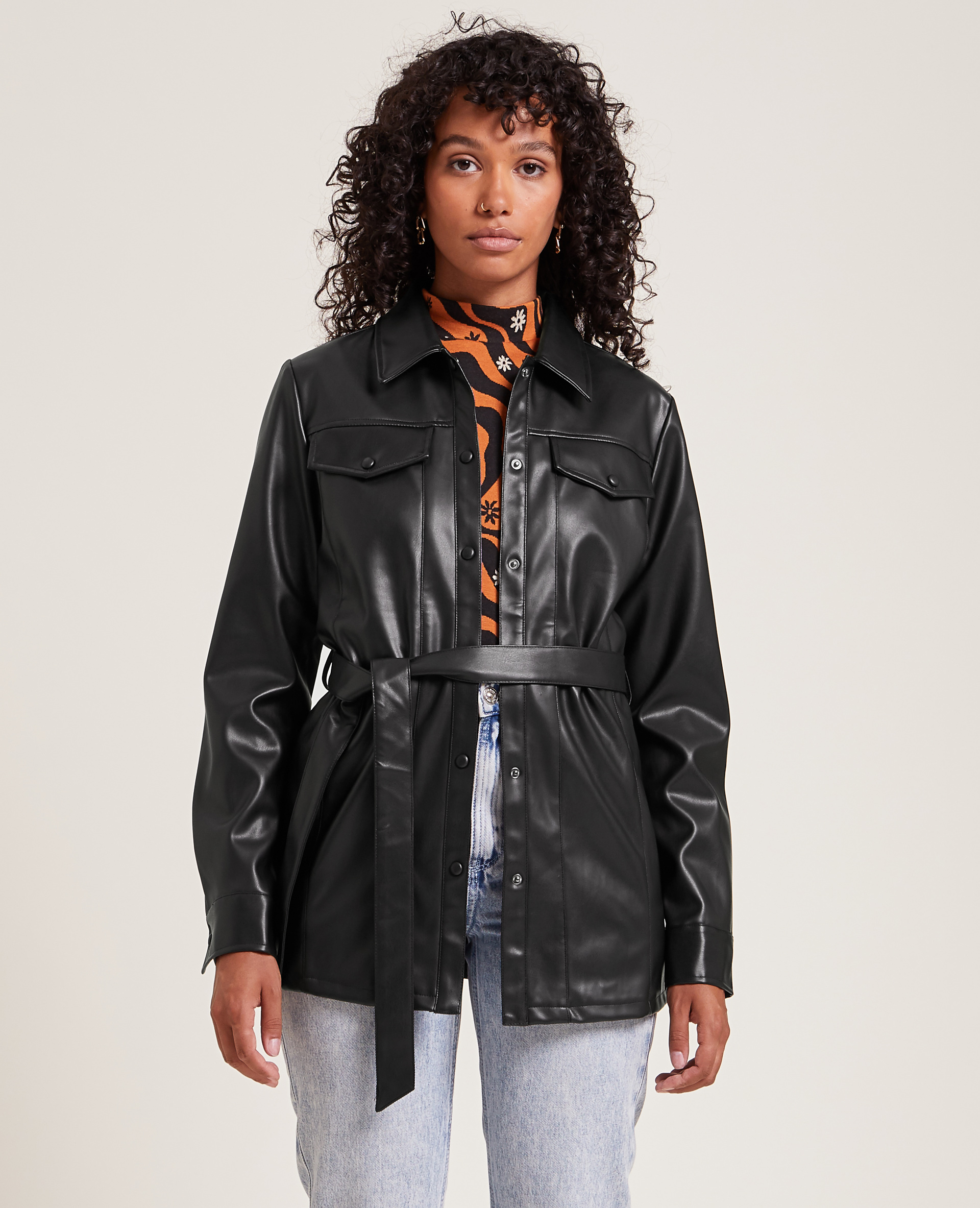 Chemise longue en simili noir - Pimkie