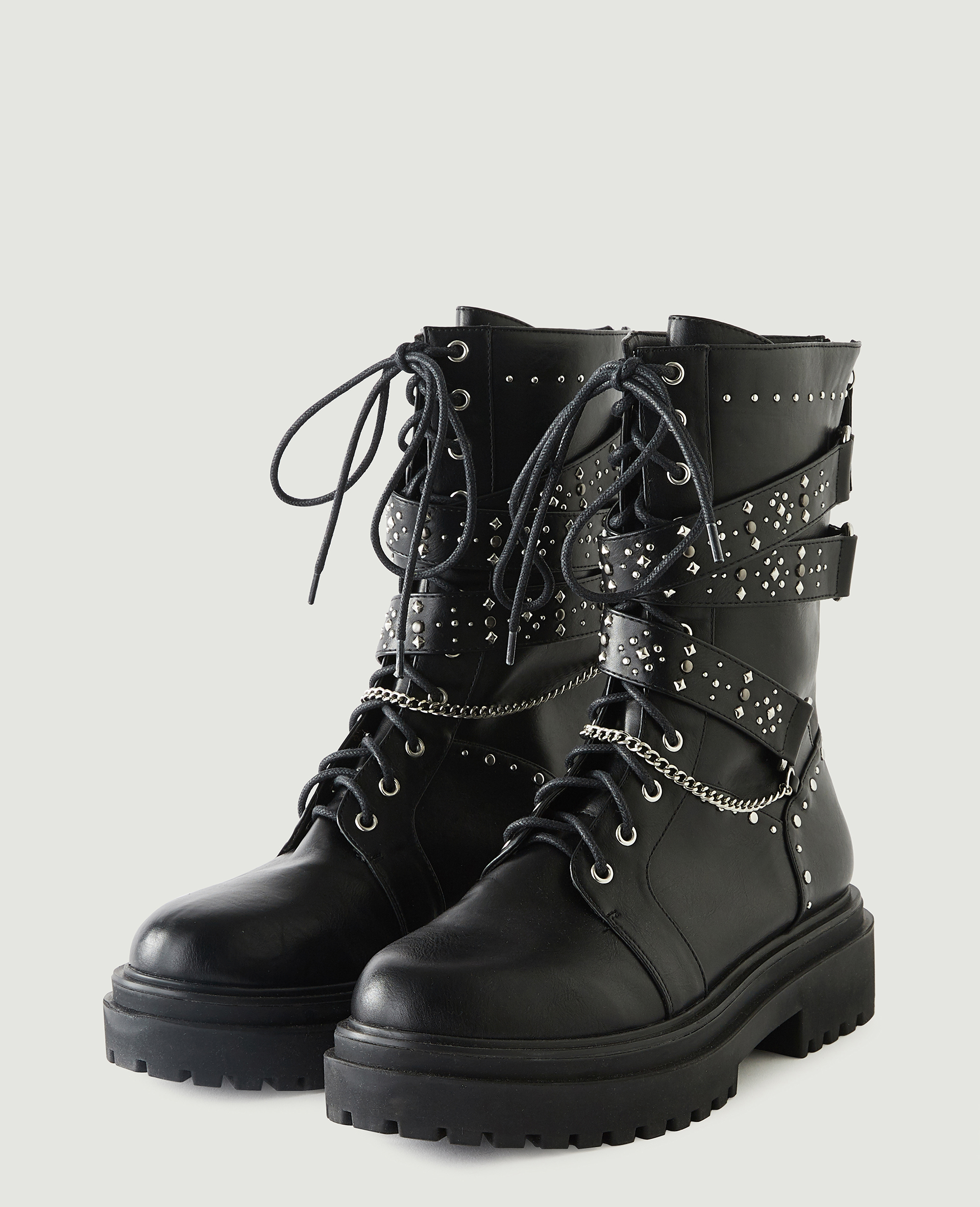 boots cloutees cuir