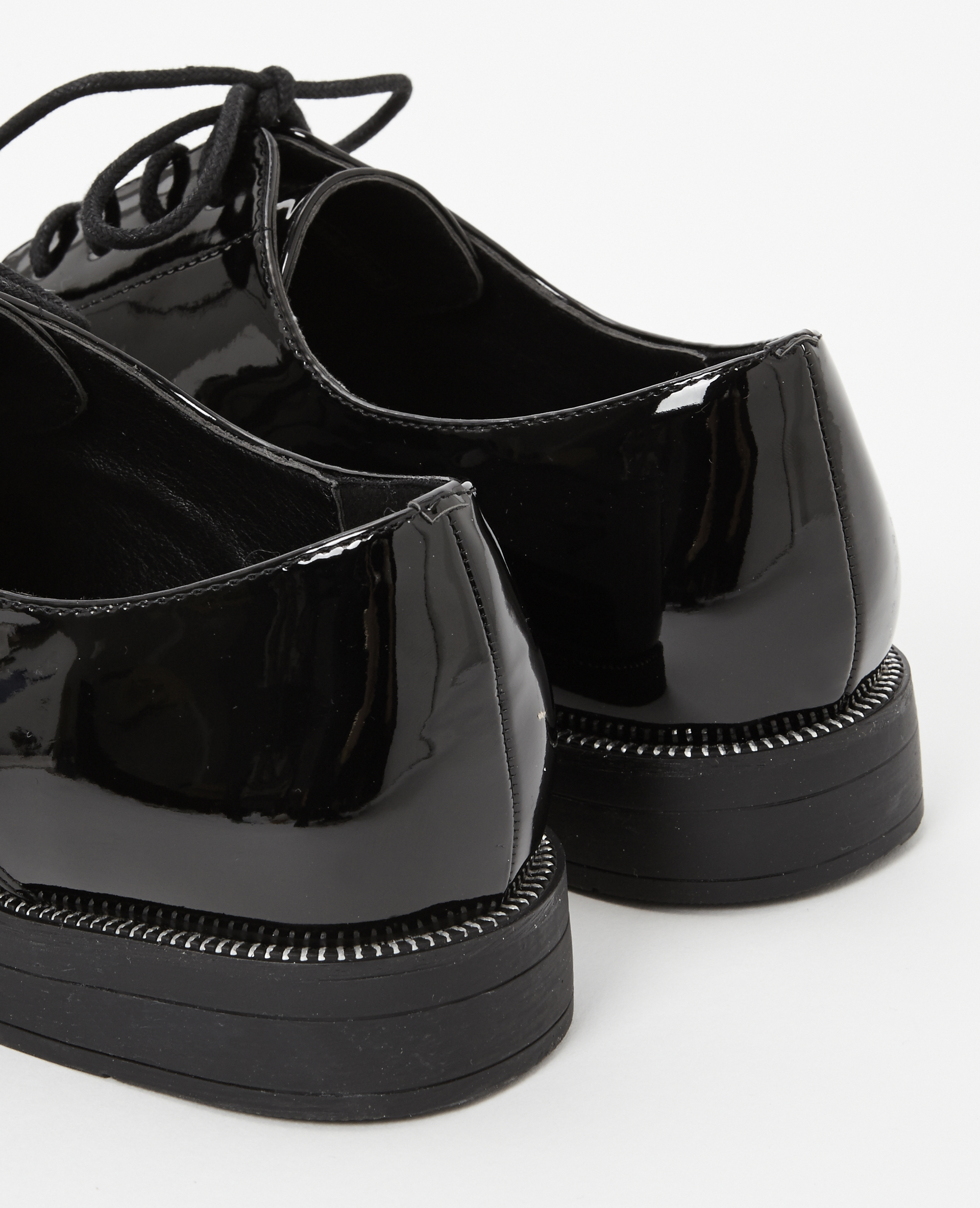 derbies vernies noires