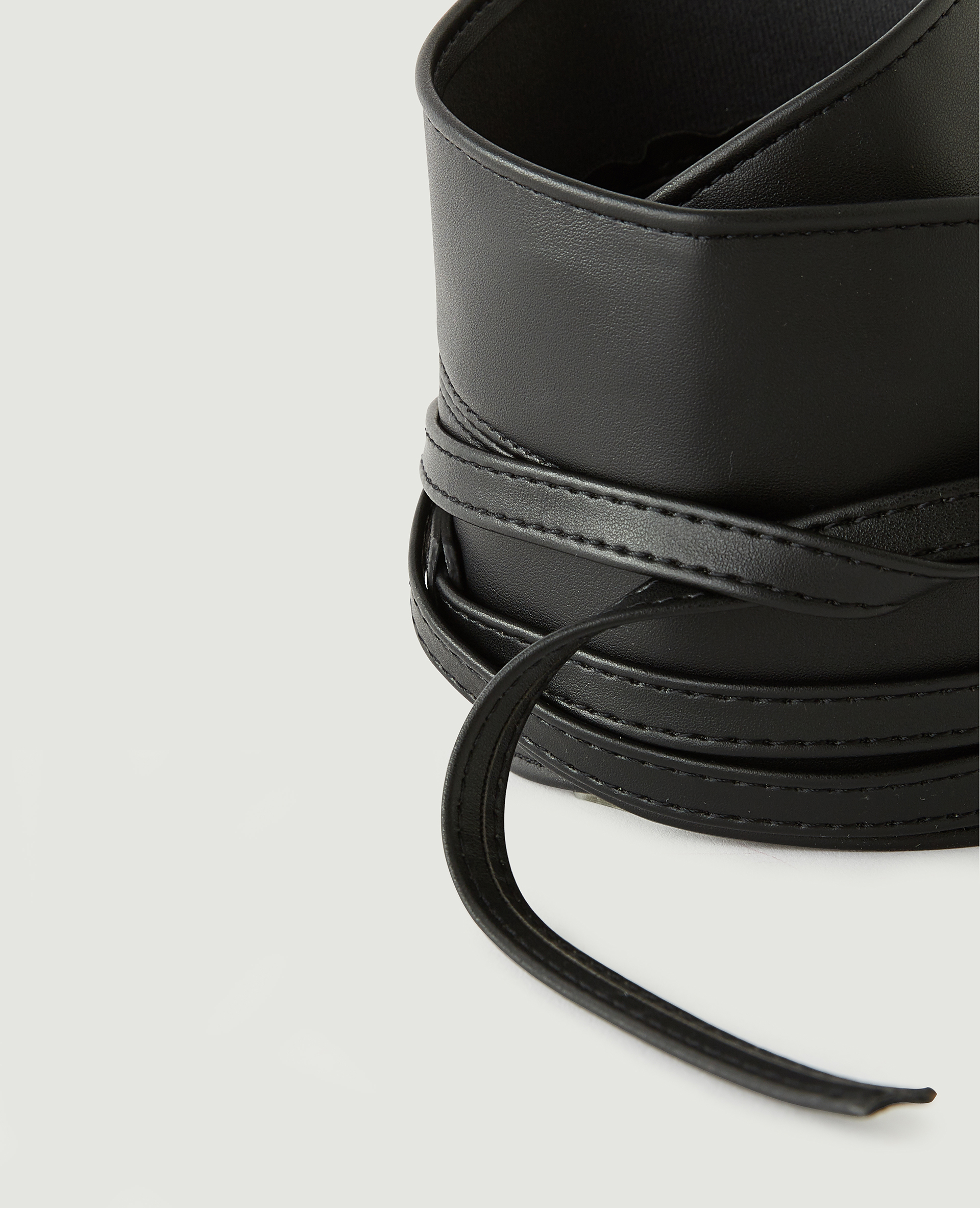 Ceinture large à nouer en simili cuir noir - Pimkie