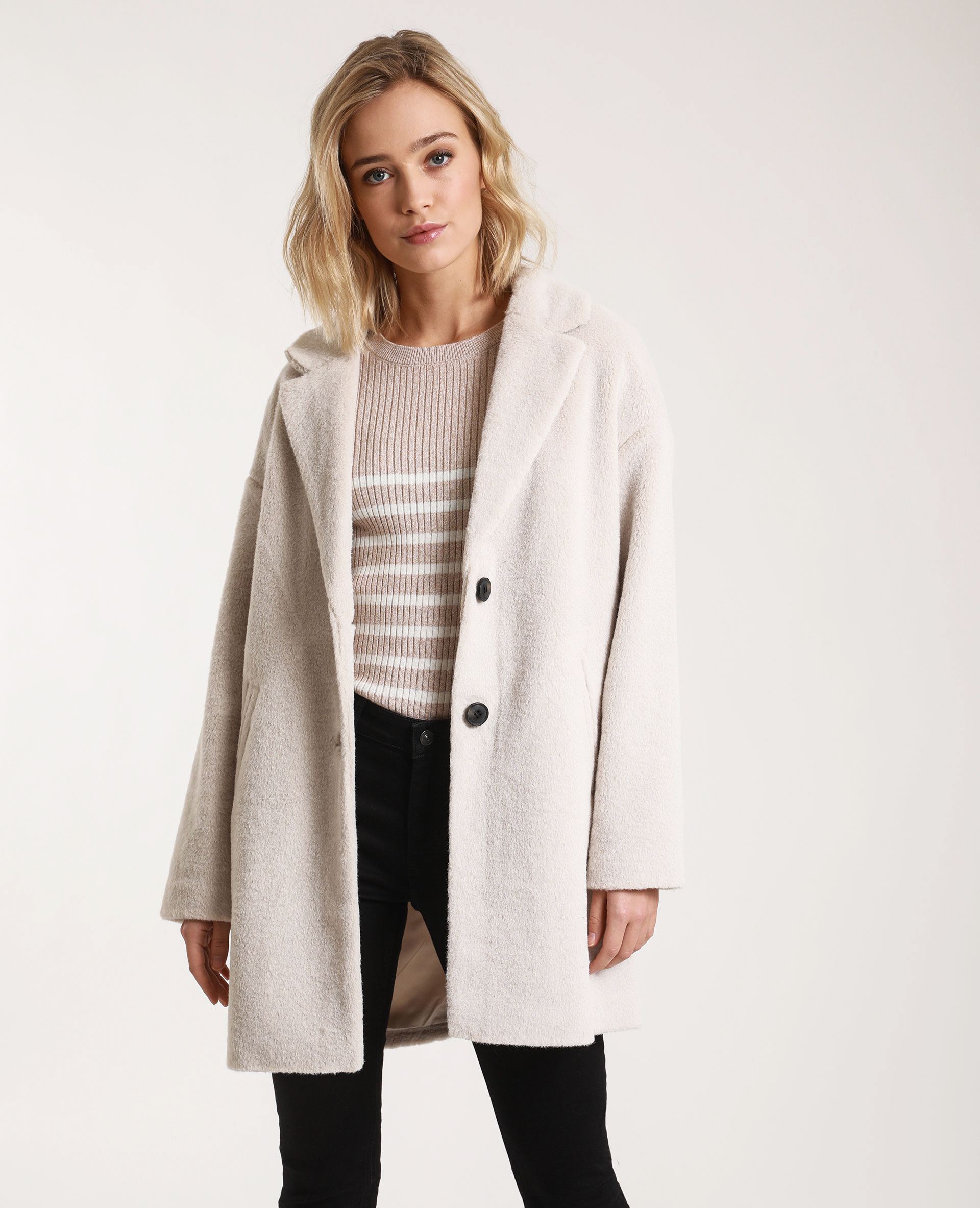 Bershka manteau hotsell fausse fourrure