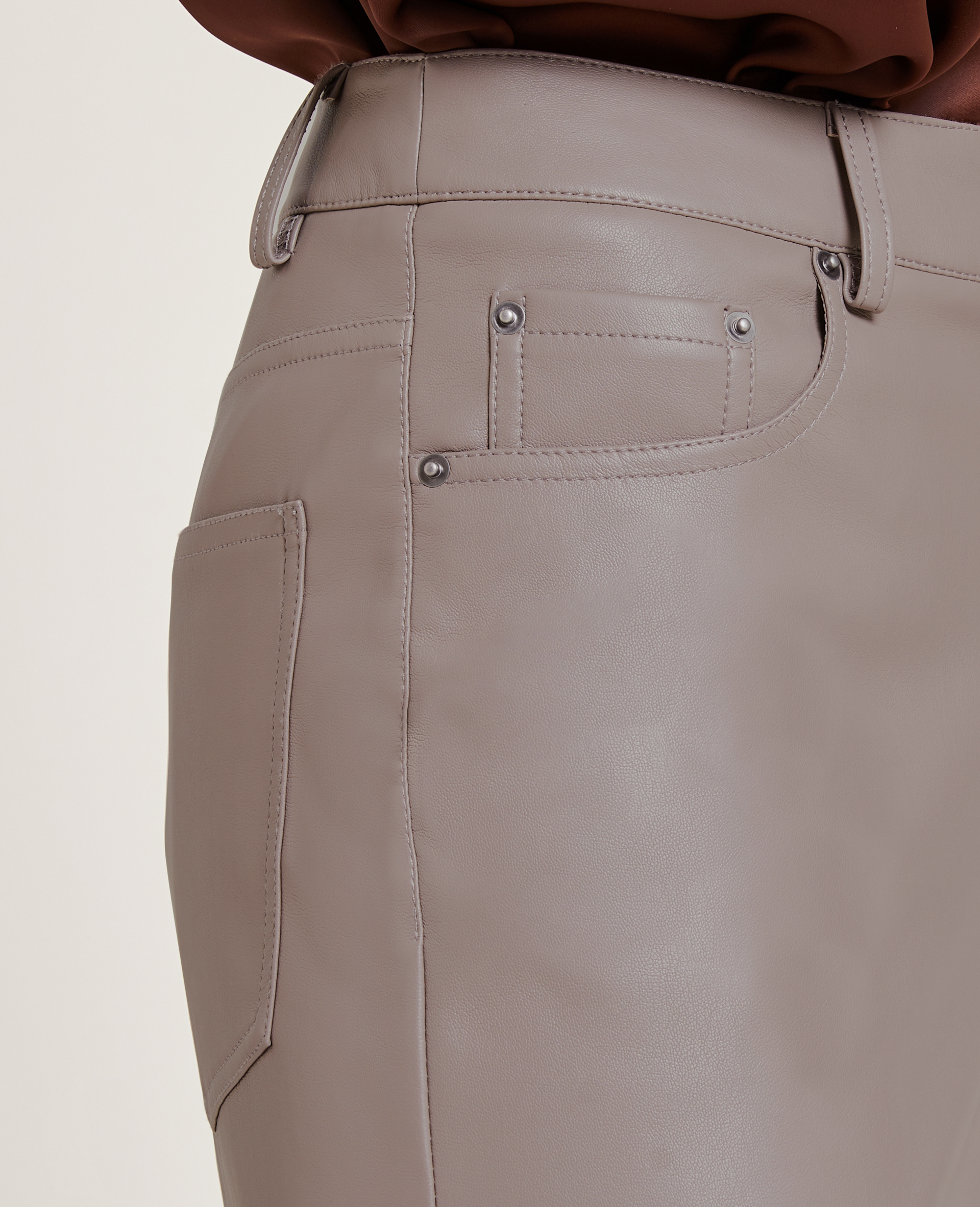 Pantalon droit en simili cuir taupe - Pimkie
