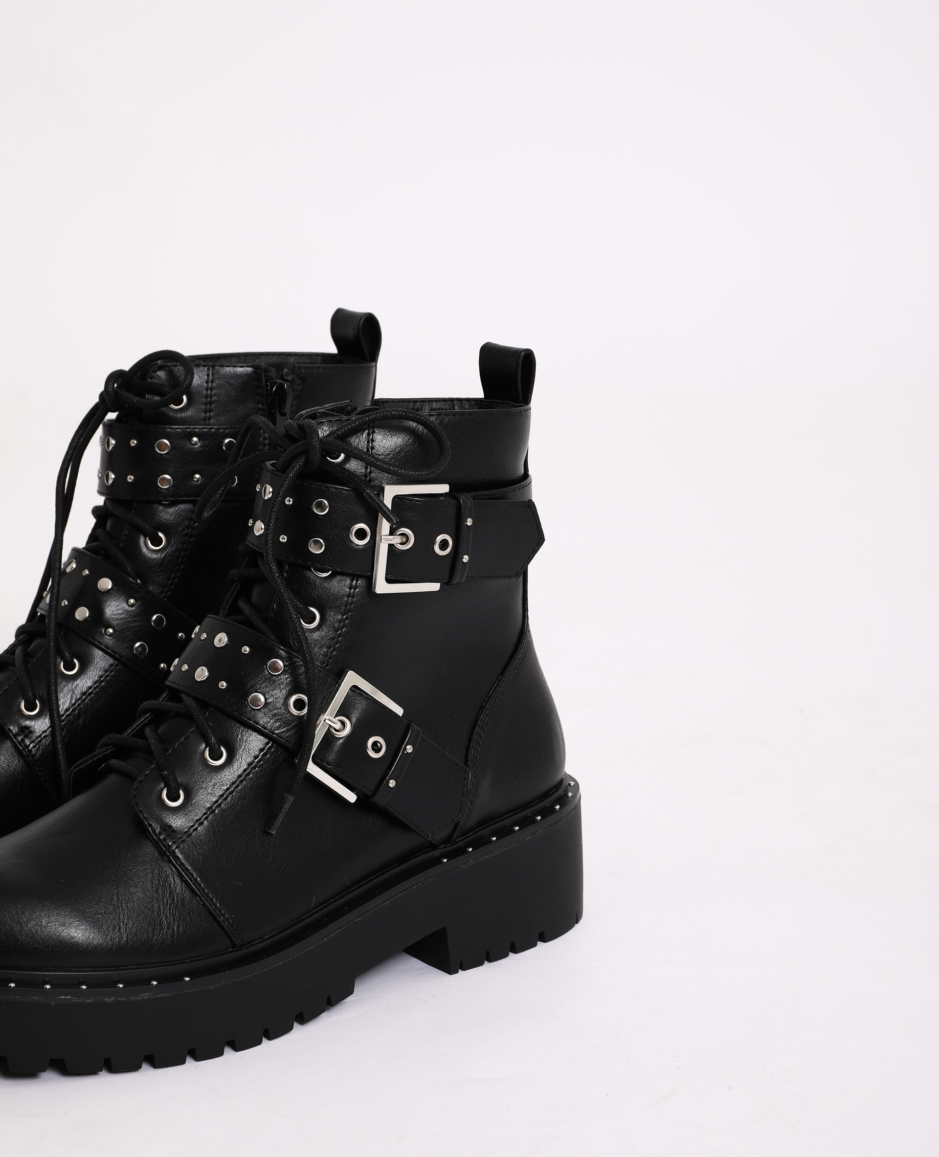 boots a sangles