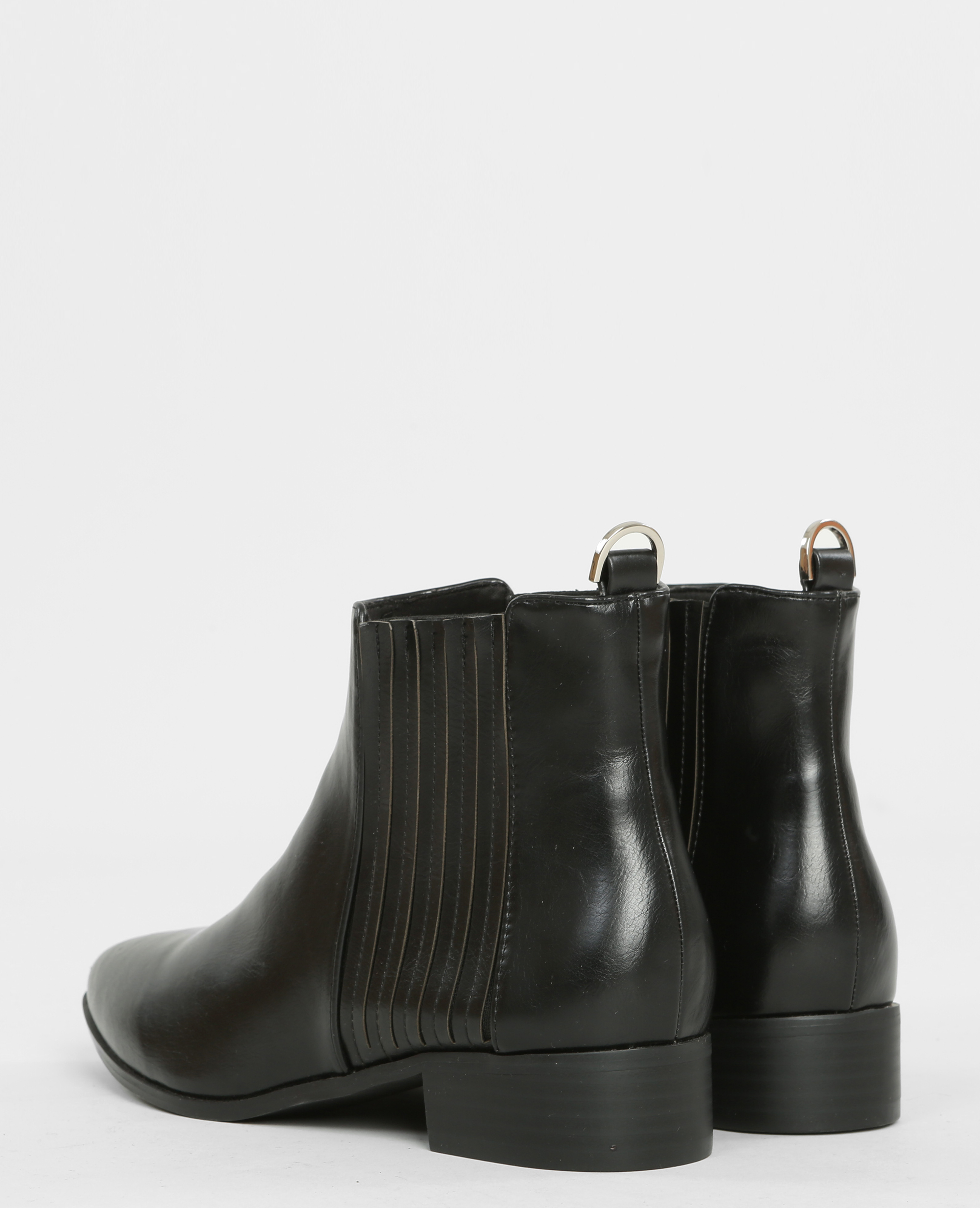 boots pointues plates