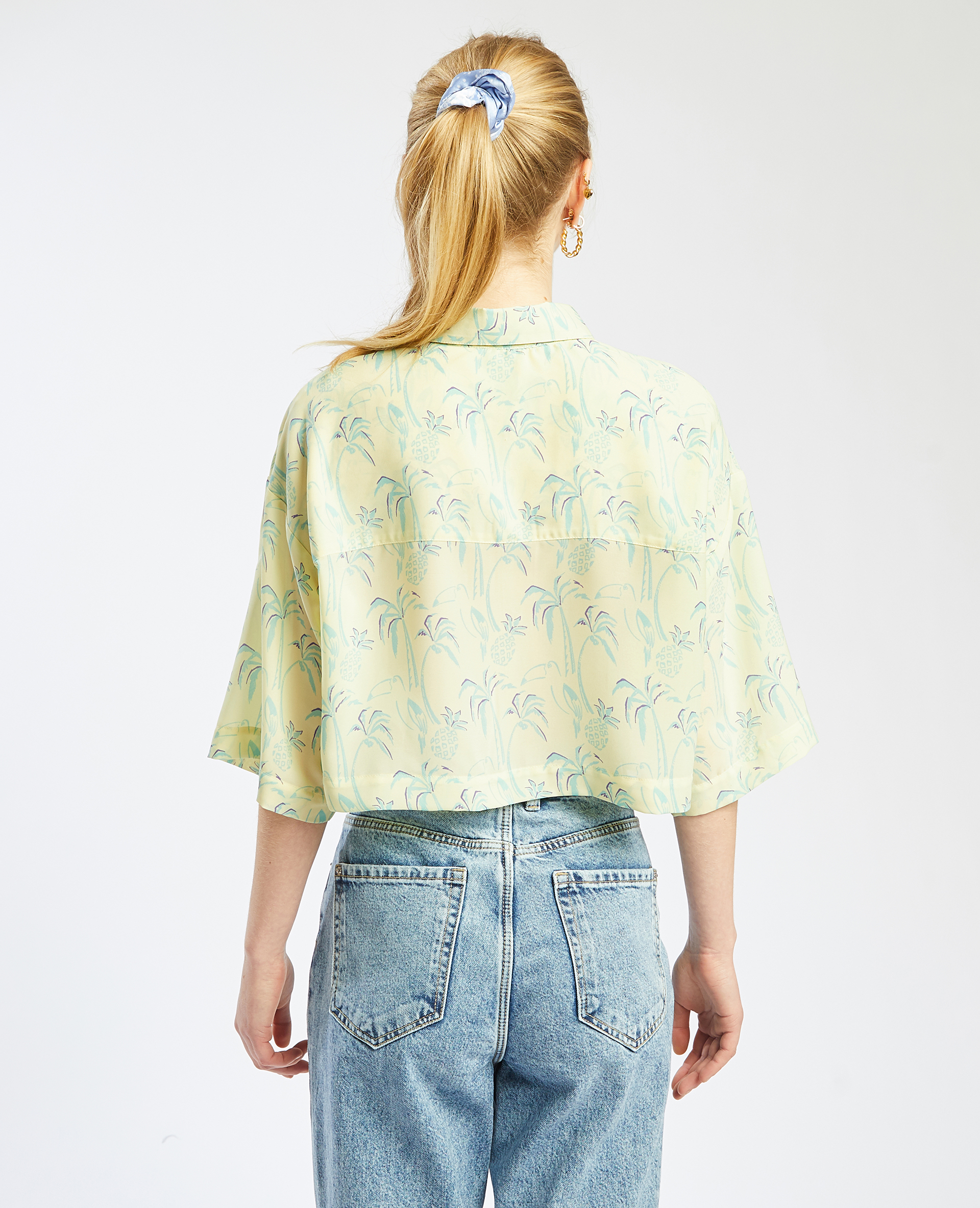 Chemise courte à motifs tropicaux jaune - Pimkie
