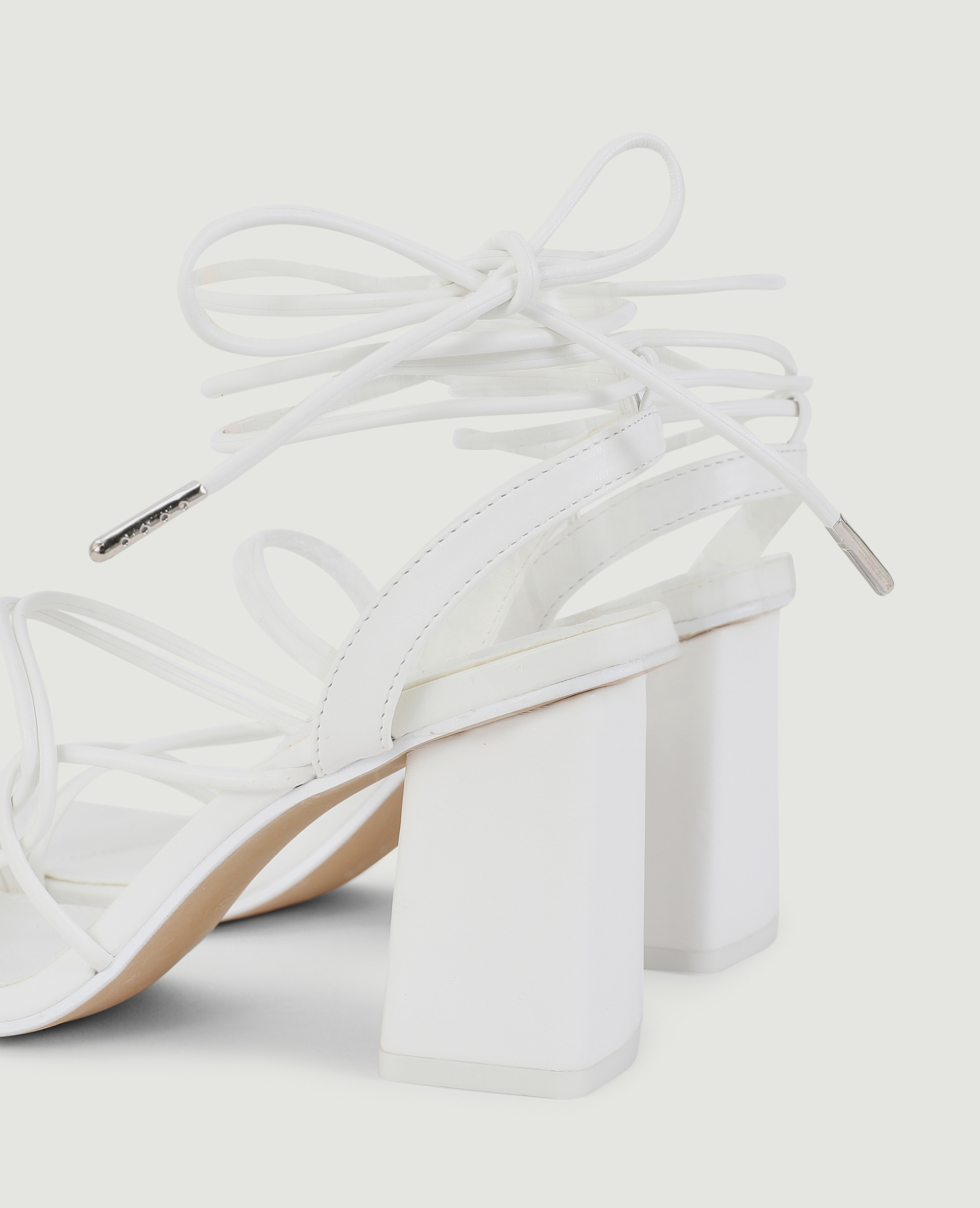 Sandales avec brides à nouer blanc - Pimkie