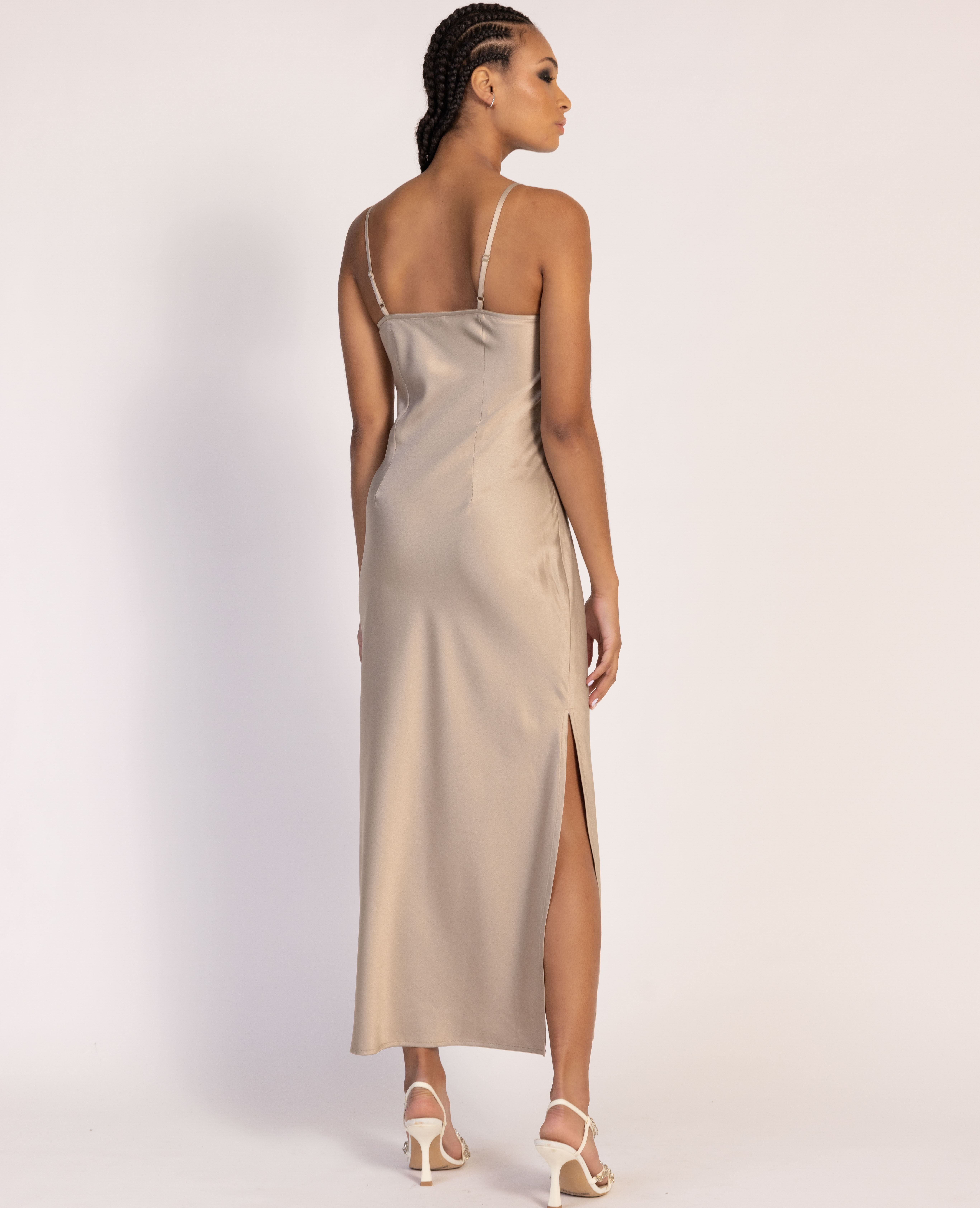 Robe longue en tissu satiné beige - Pimkie
