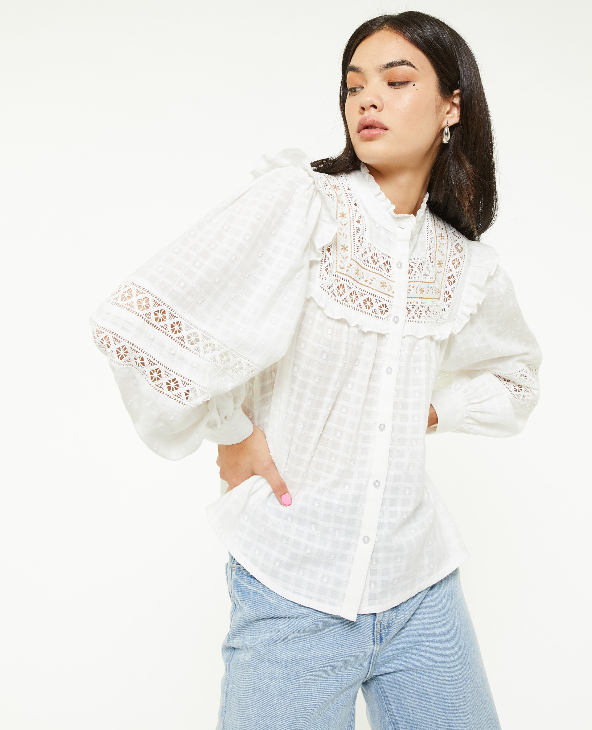 Blouse boutonnee avec dentelle et volants Pimkie