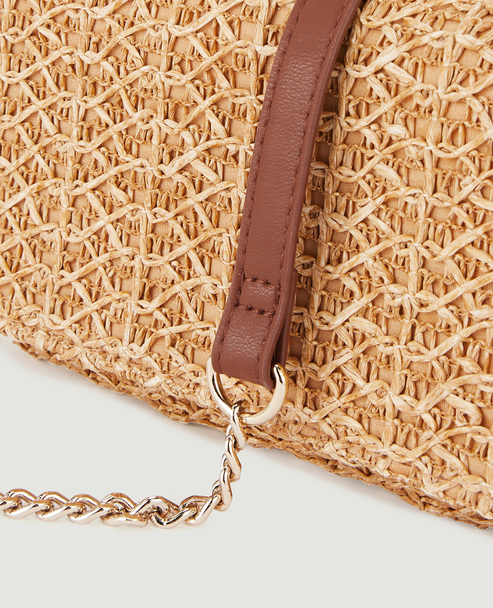 Sac pochette en raphia avec chaine sable - Pimkie