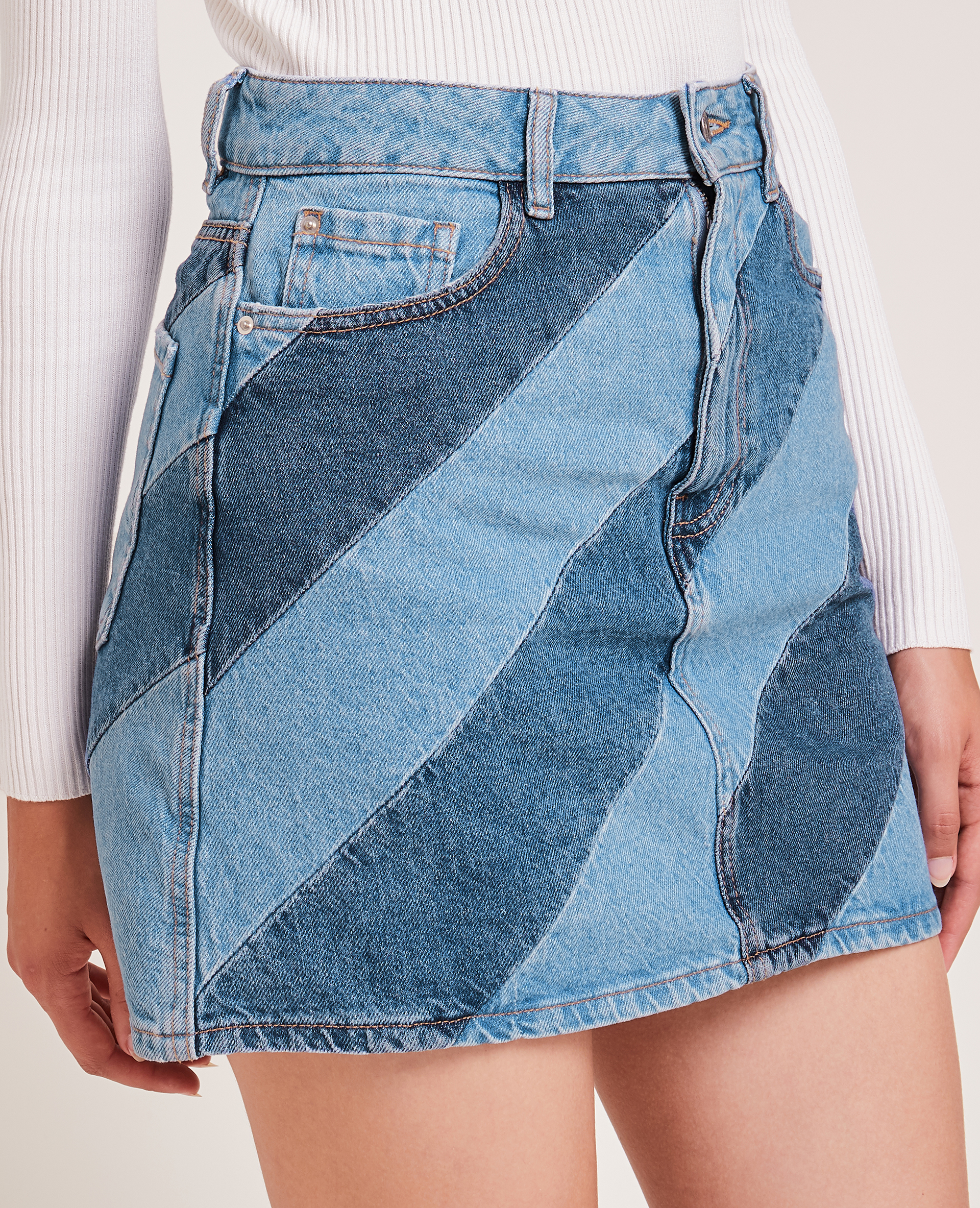 Jupe courte en jean bicolore