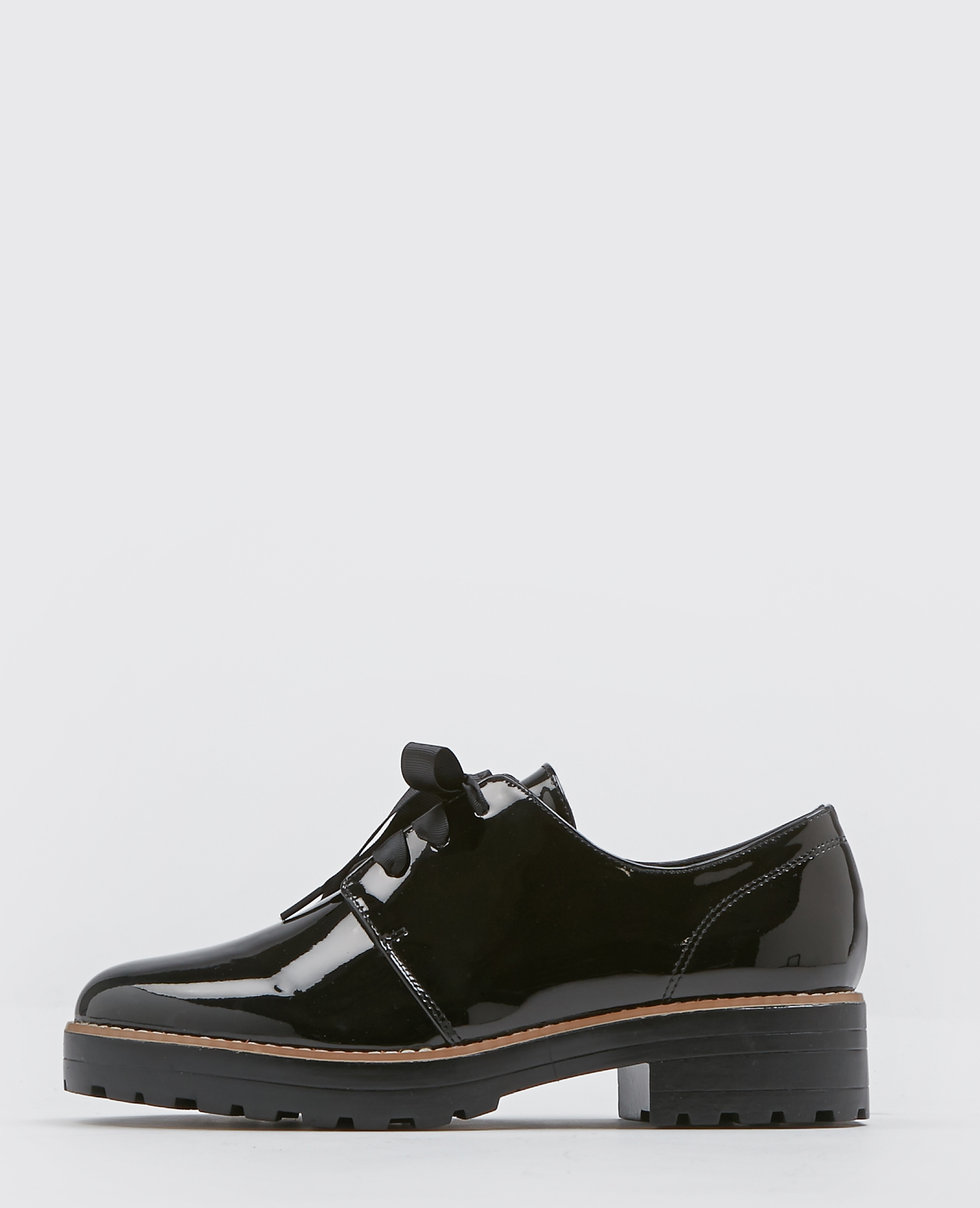 derbies vernies noires