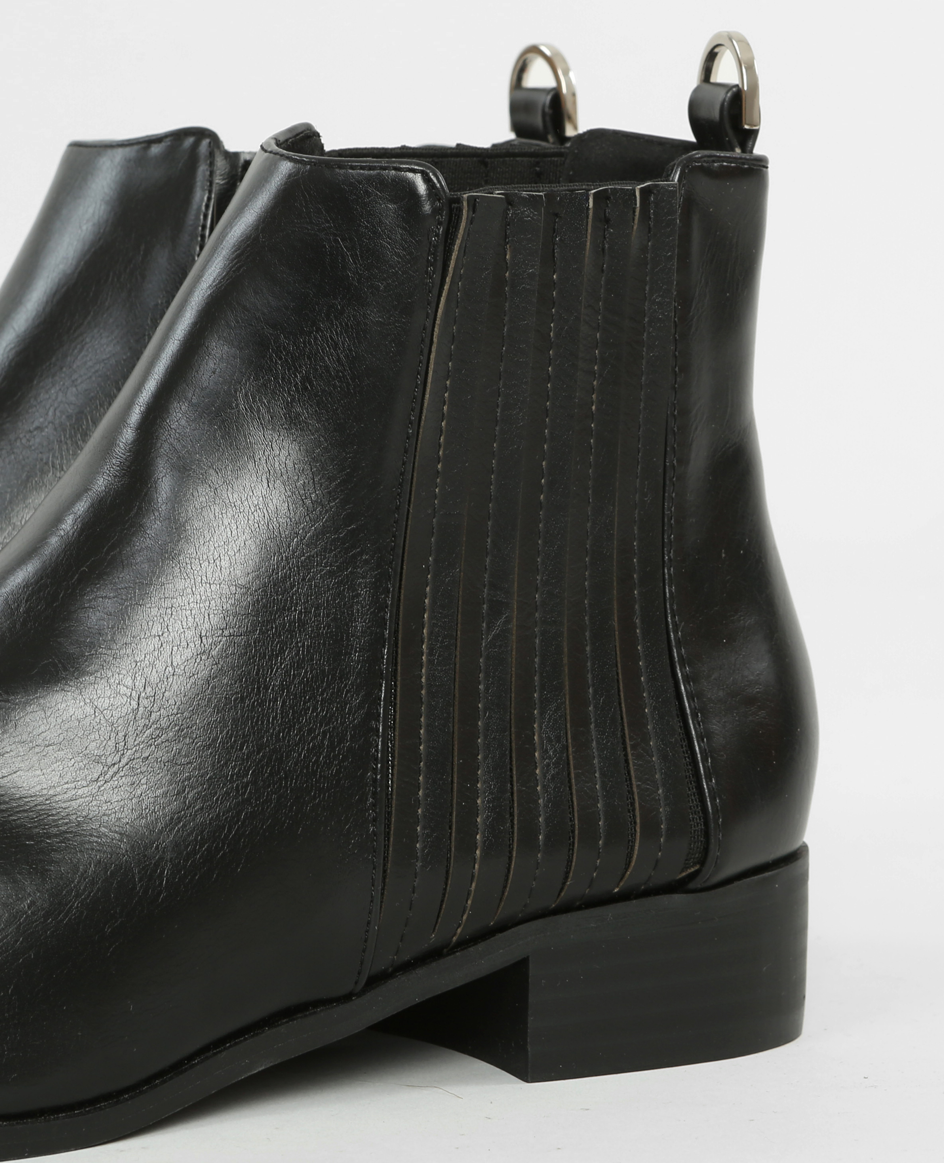 boots pointues plates