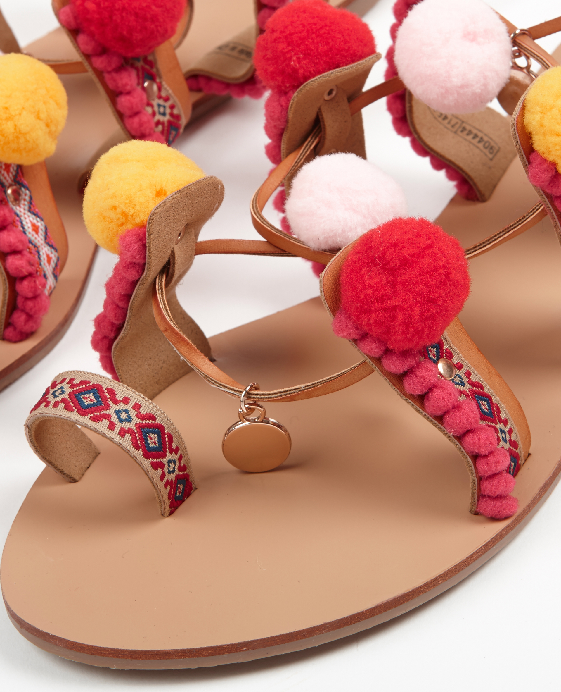 sandales pompons