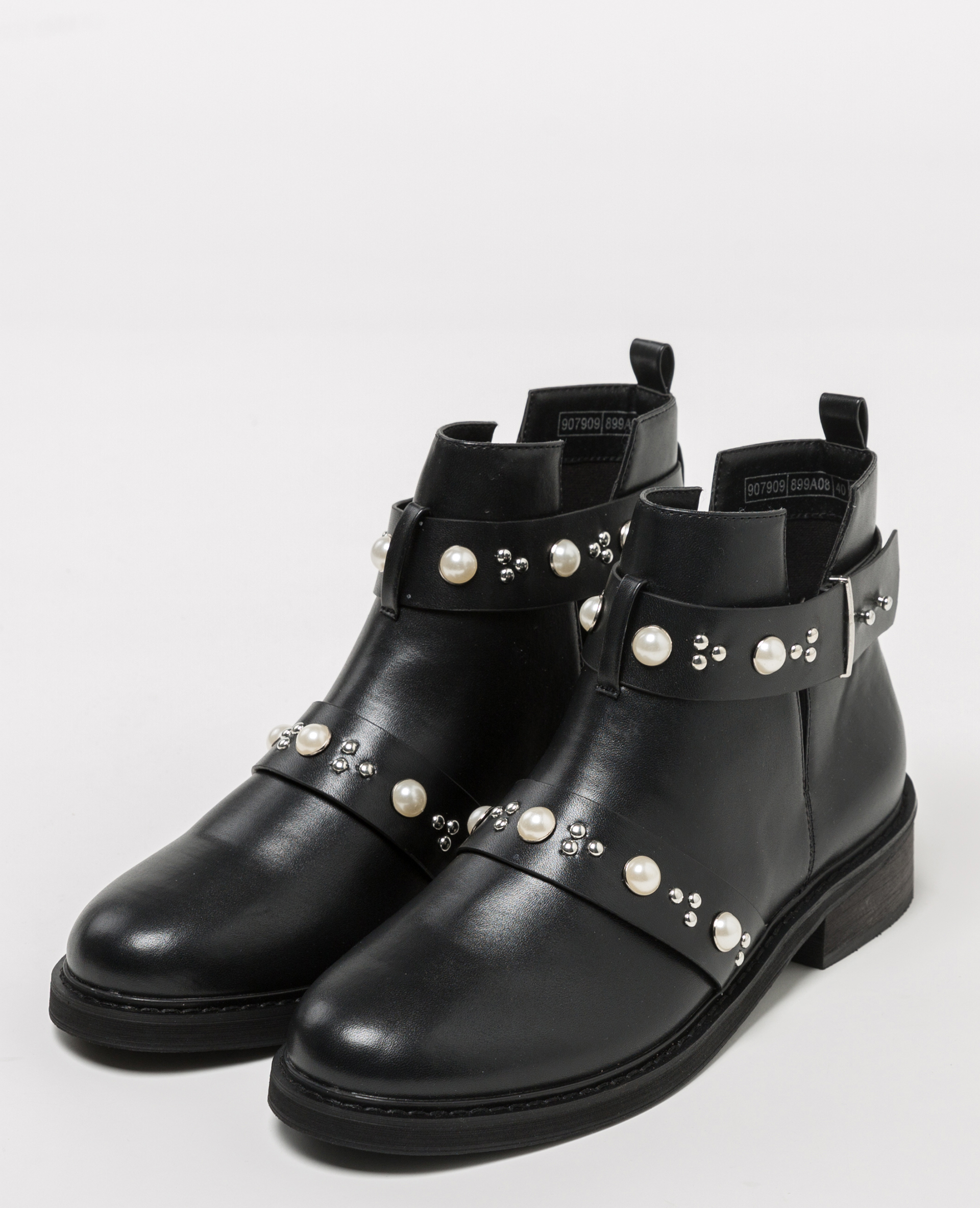 boots a sangles