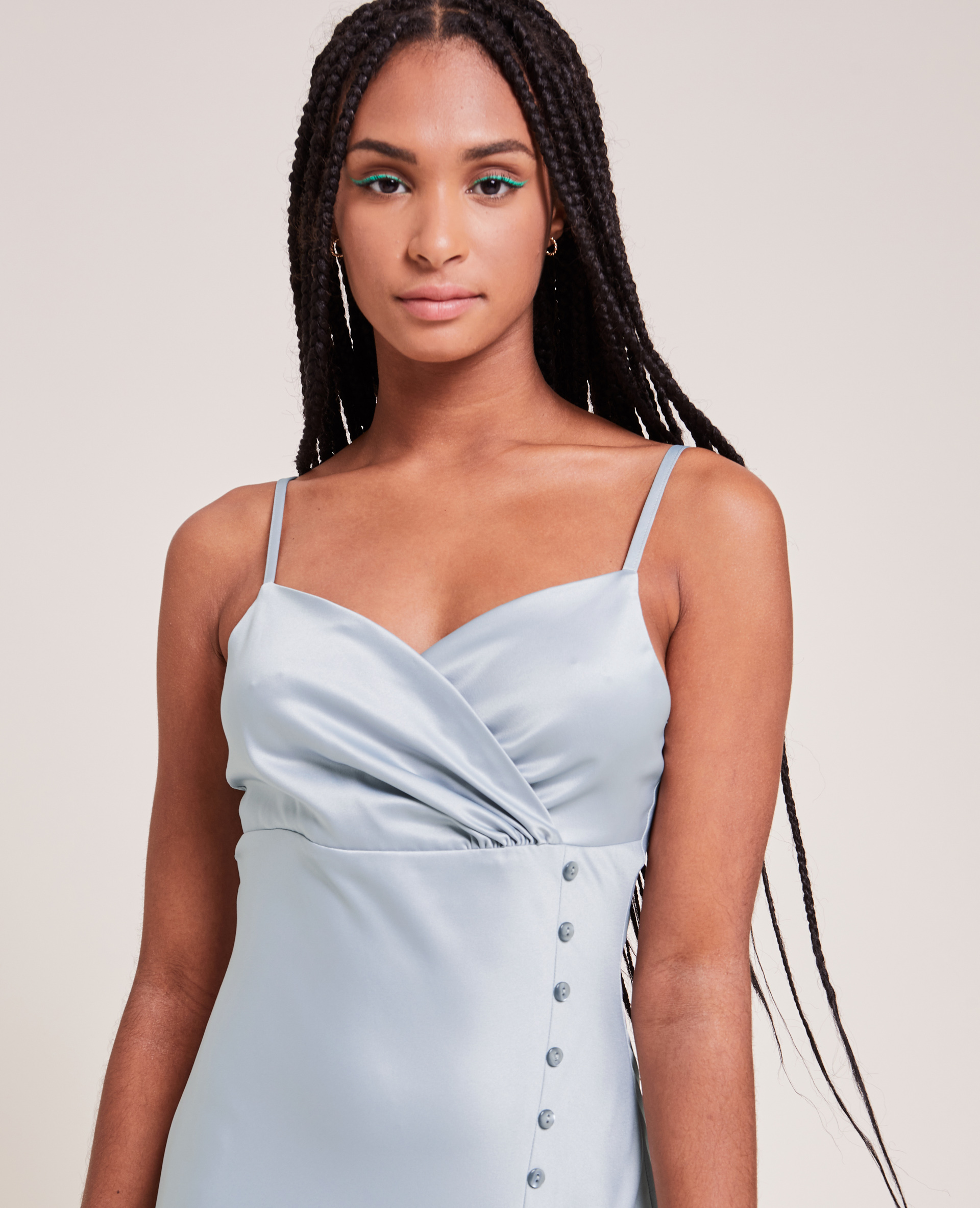 Robe longue cache-cœur en satin gris clair - Pimkie
