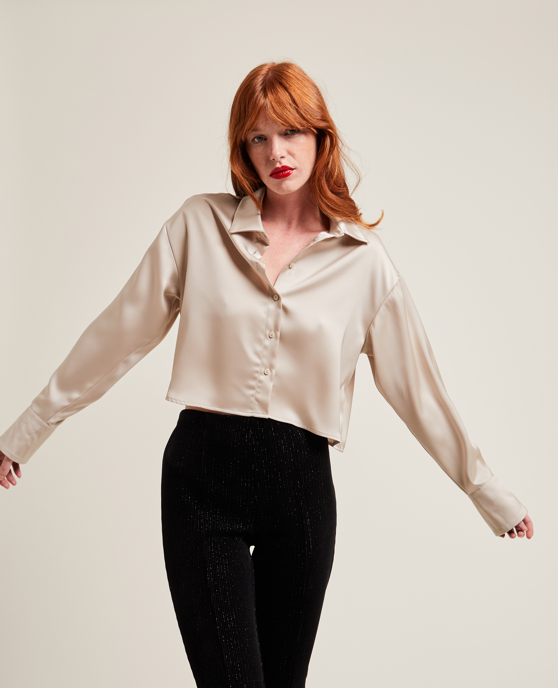 Chemise courte en tissu satiné beige - Pimkie
