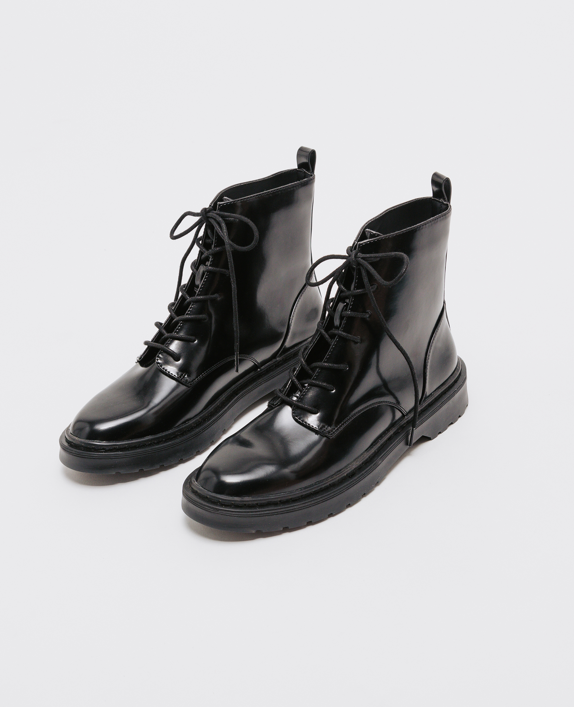 Ranger boots and shoes are the definition of versatile, authentic style. Boots rangers vernis noir noir - 907249899A08 | Pimkie