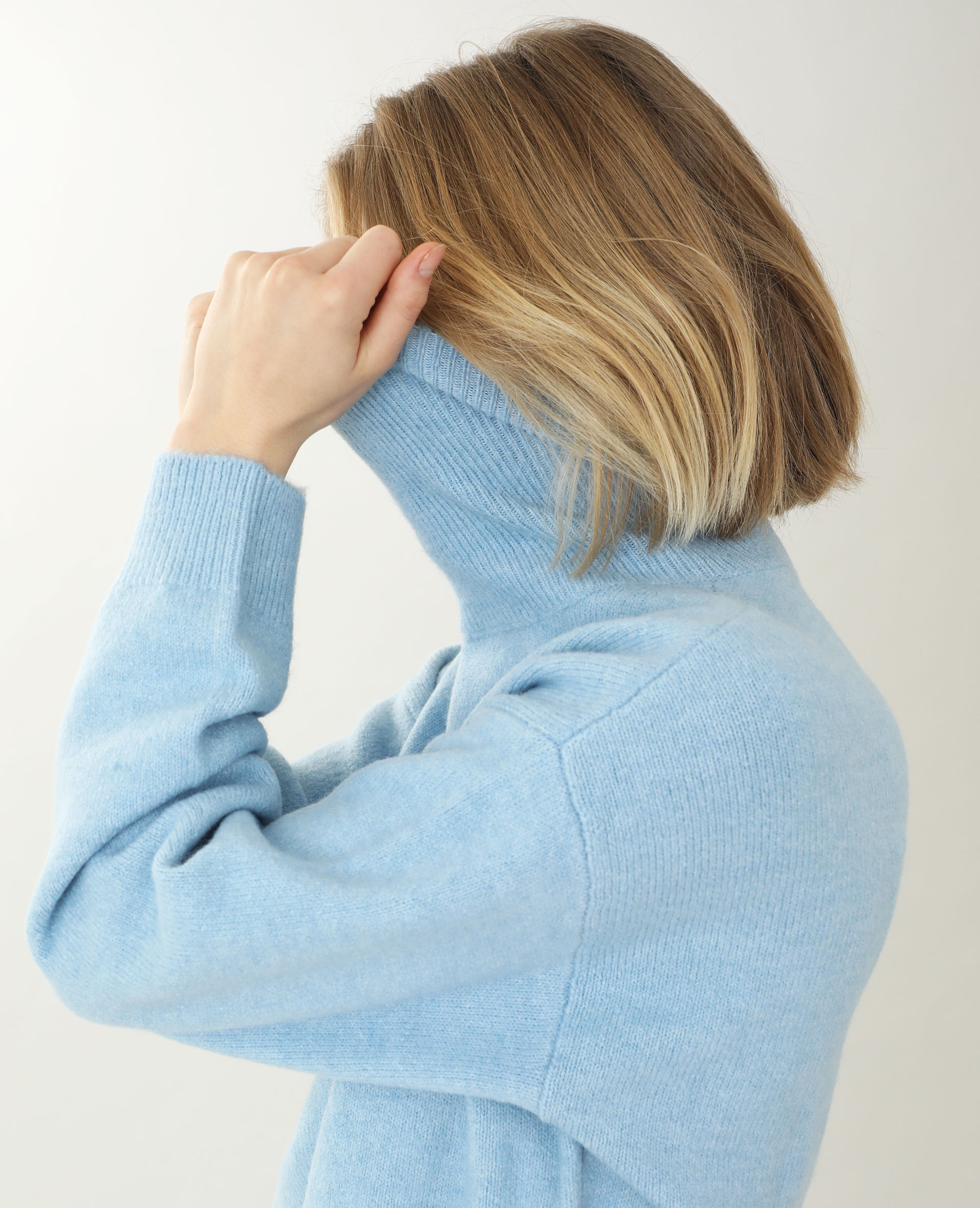 Col roulé bleu clair outlet