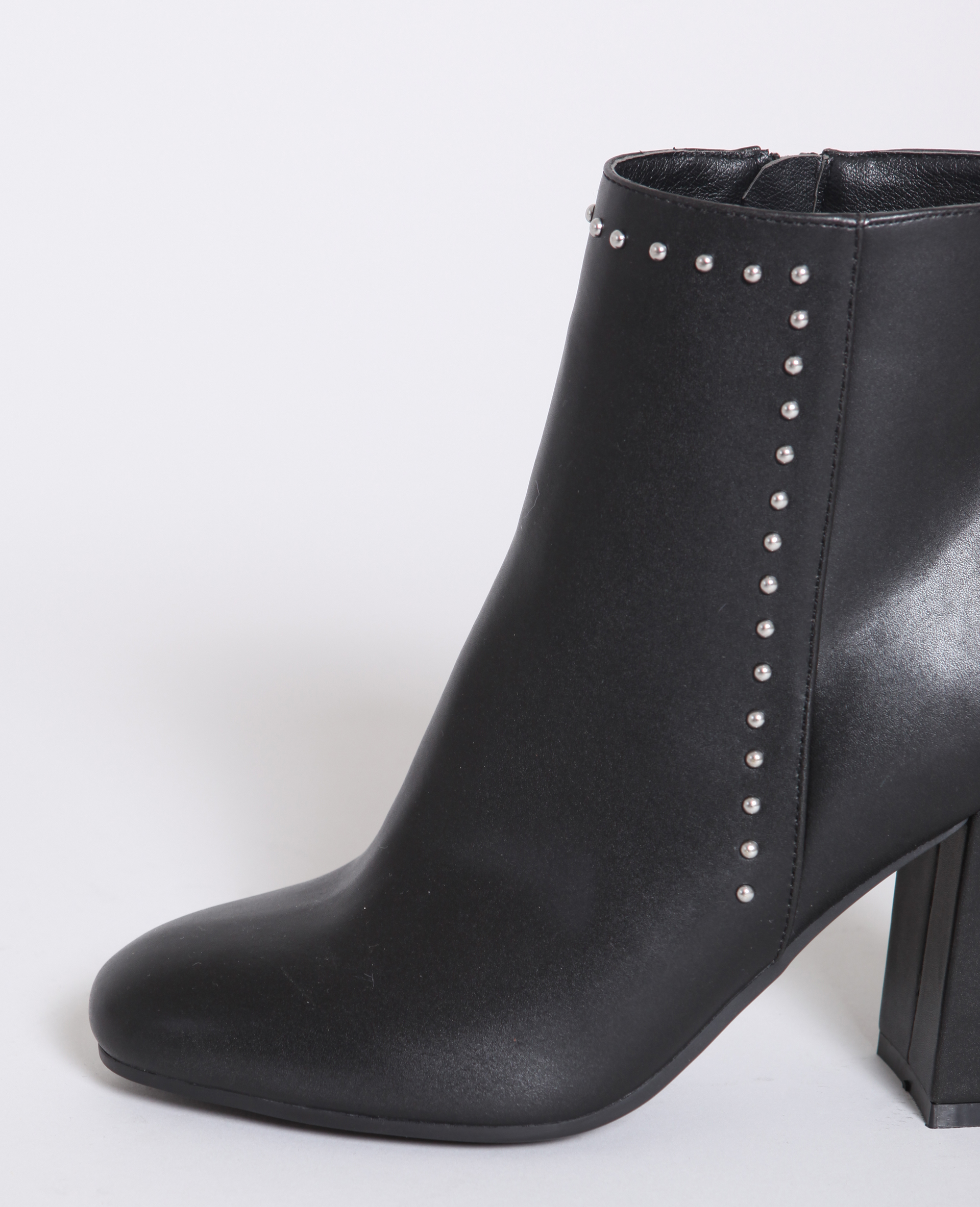 ash bottes cloutées
