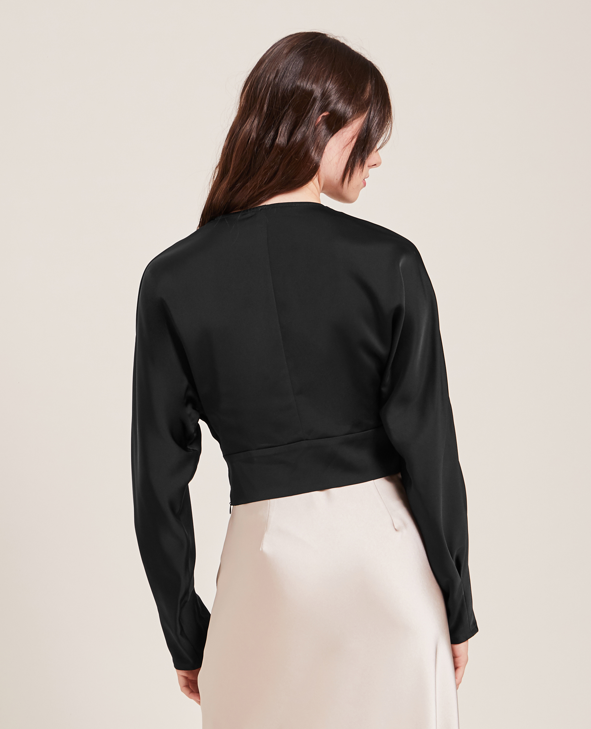 Blouse courte en tissu satiné noir - Pimkie