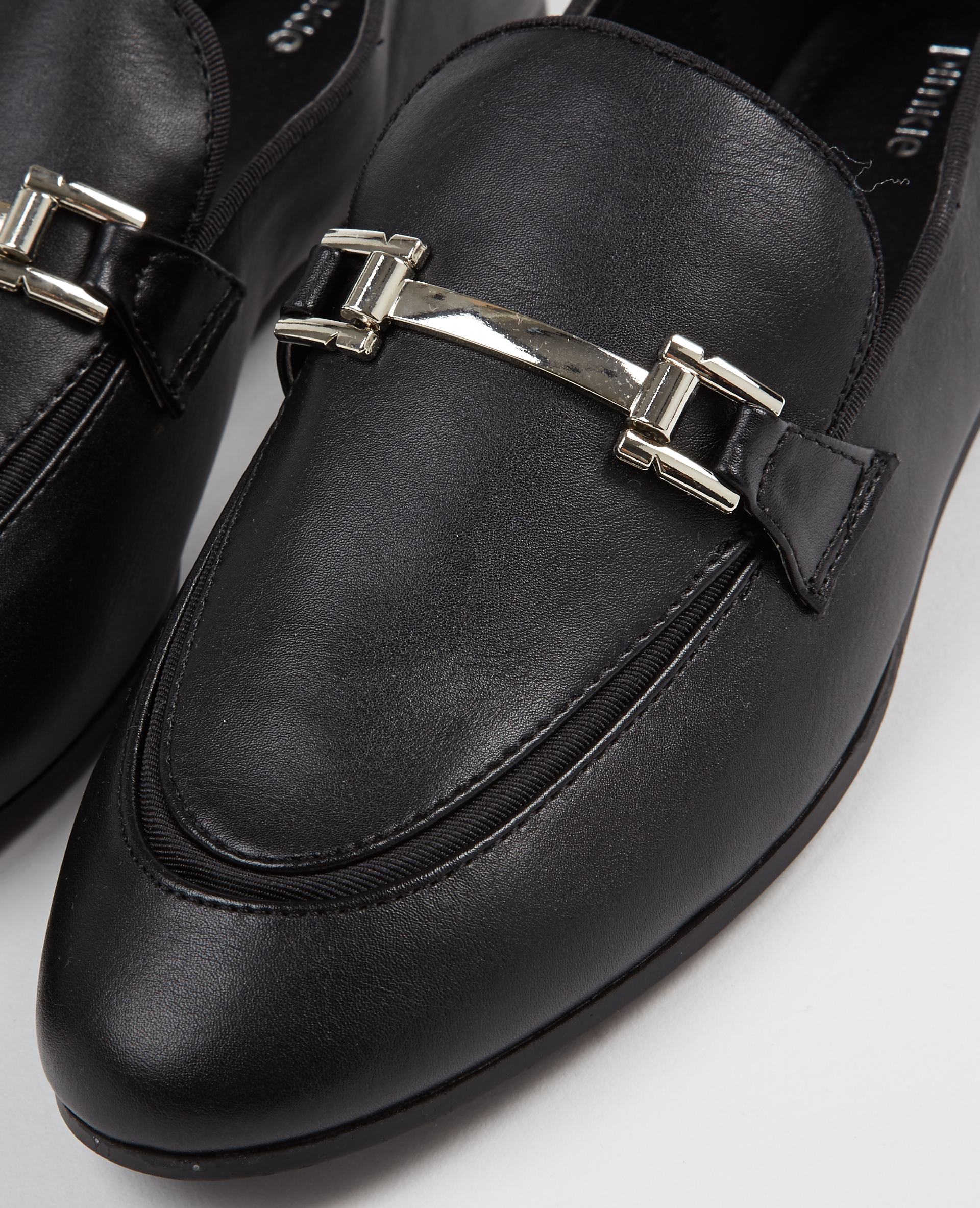 Mocassins avec détail mors noir - Pimkie