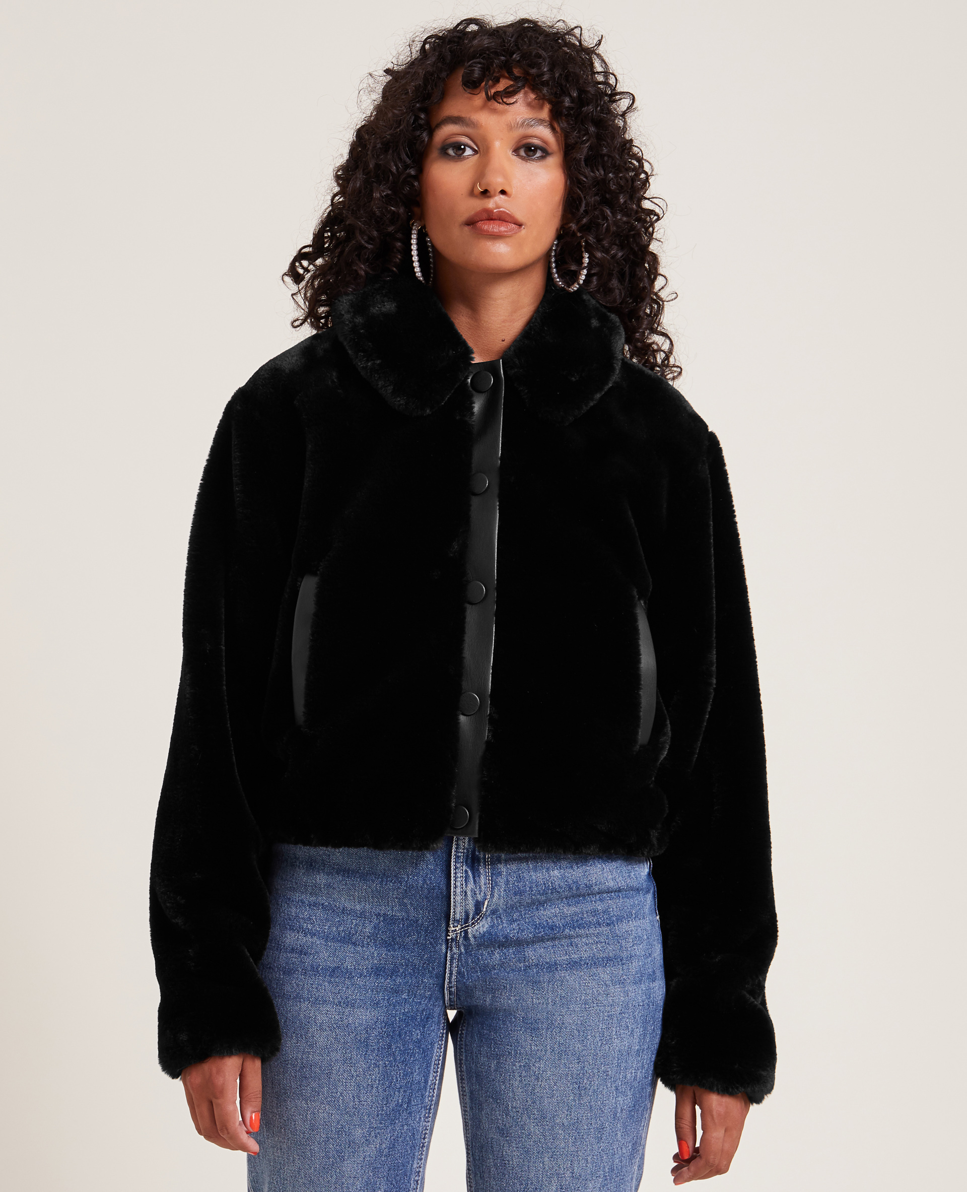 Blouson court fausse fourrure et simili noir - Pimkie