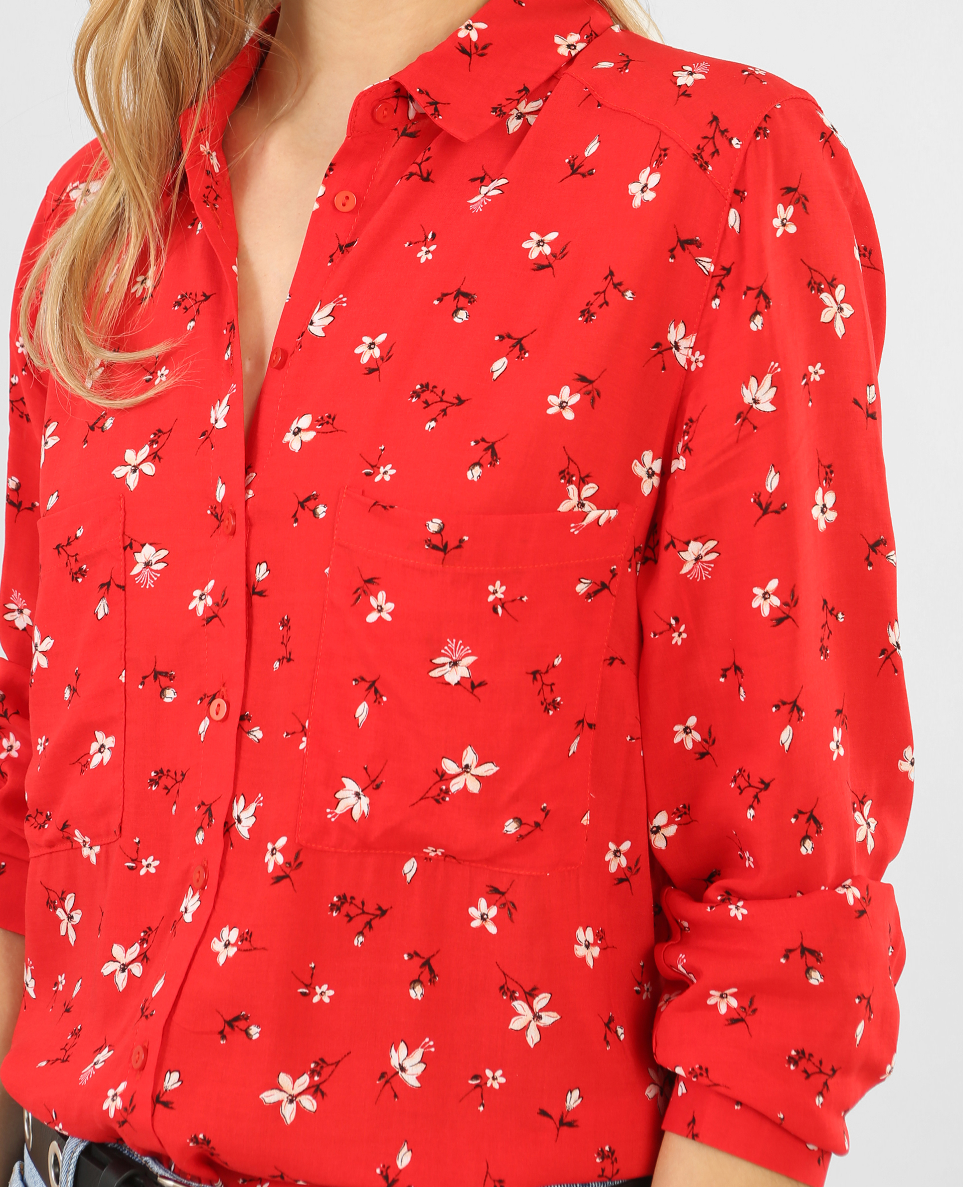 chemisier rouge fleuri