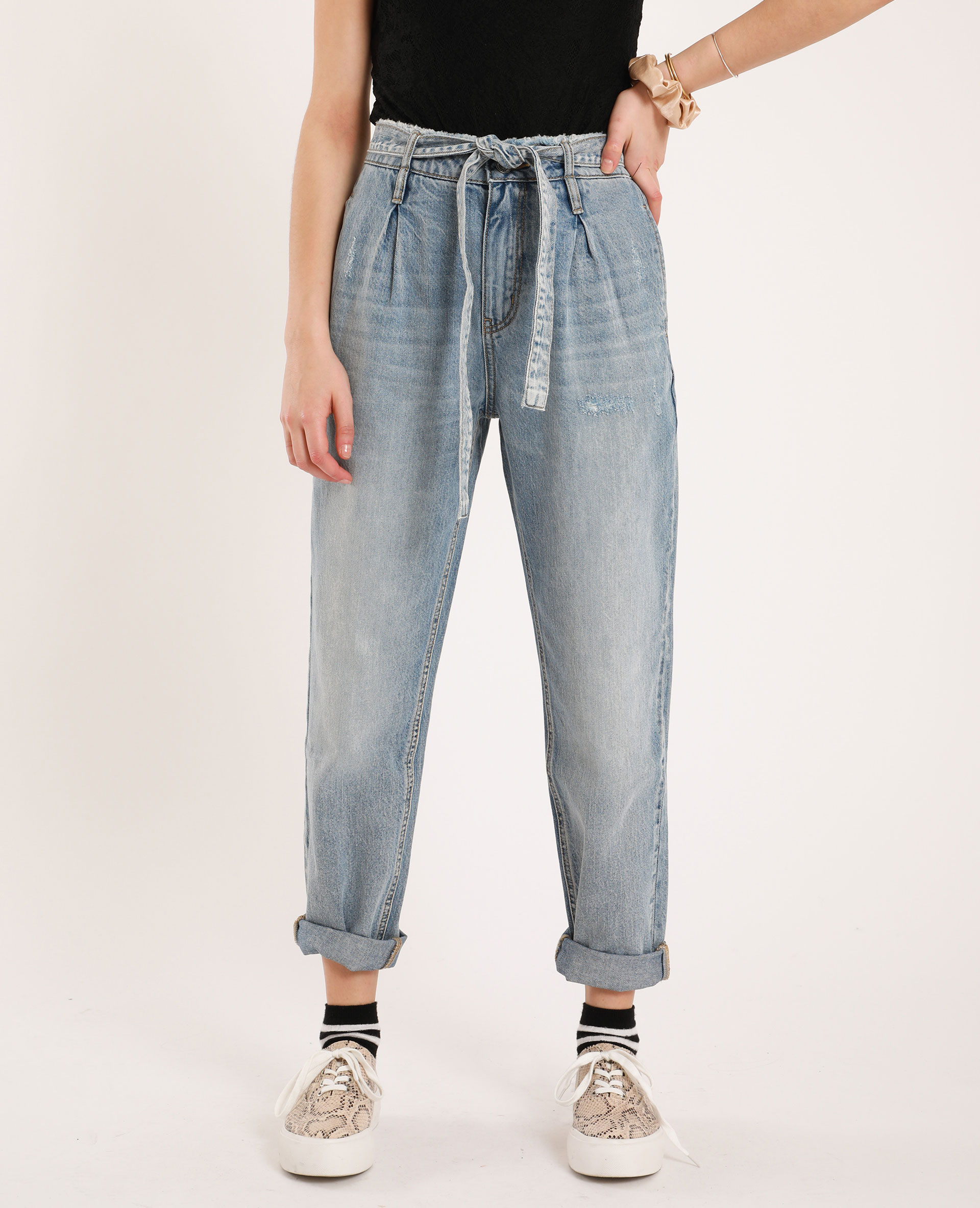 Jean mom taille haute avec ceinture à nouer outlet