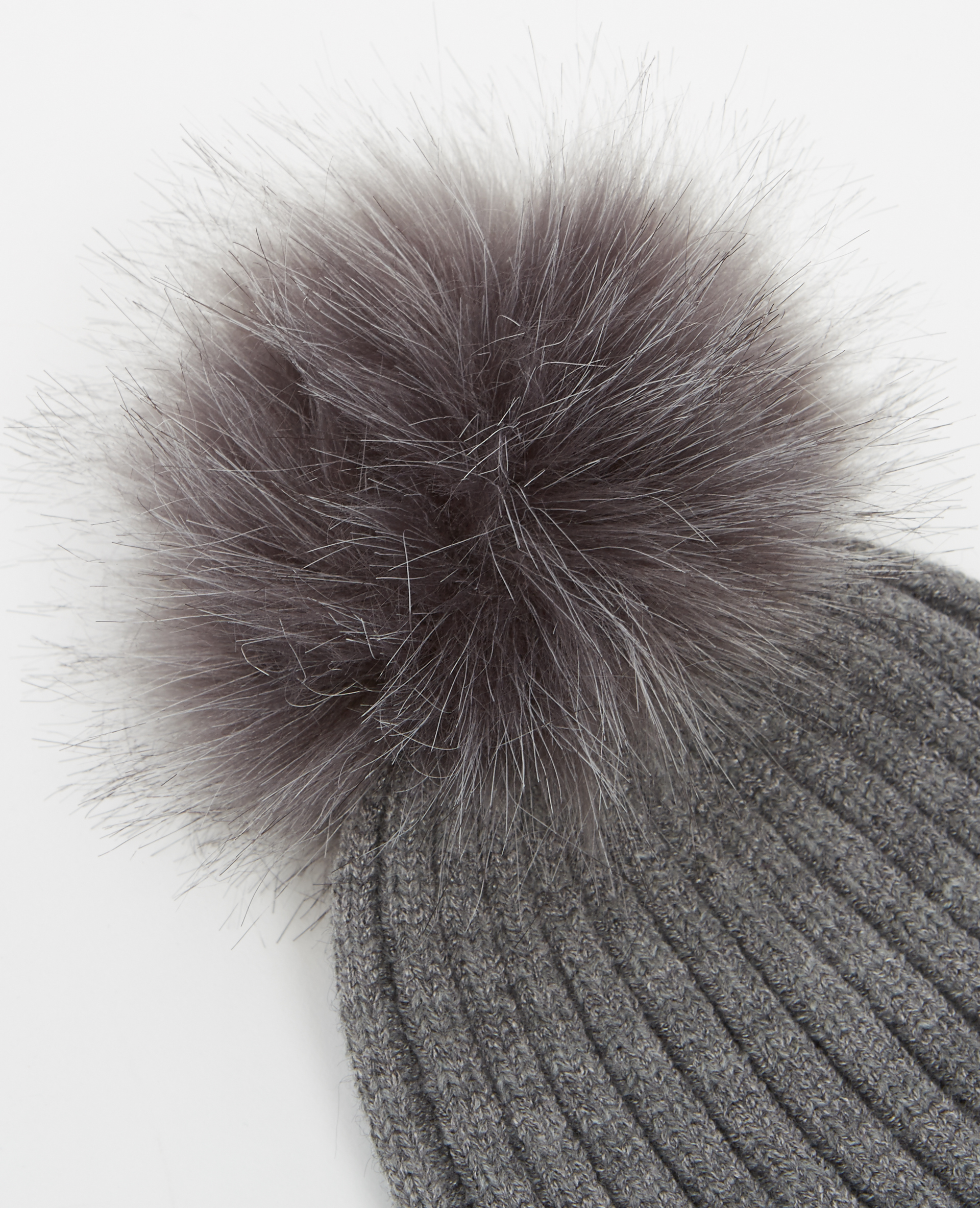 Bonnet à pompon noir - Pimkie