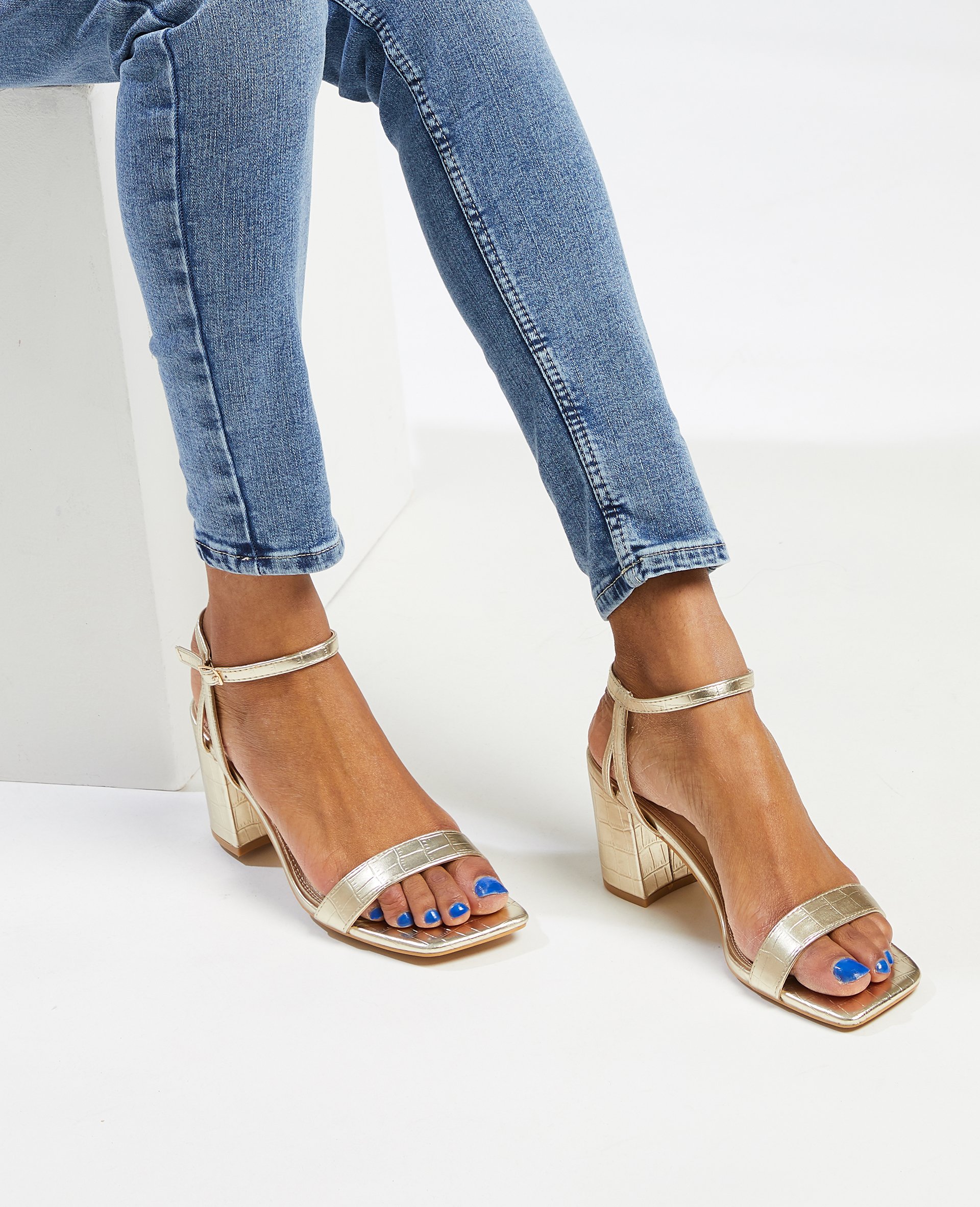 Chaussure dorée cheap talon carre