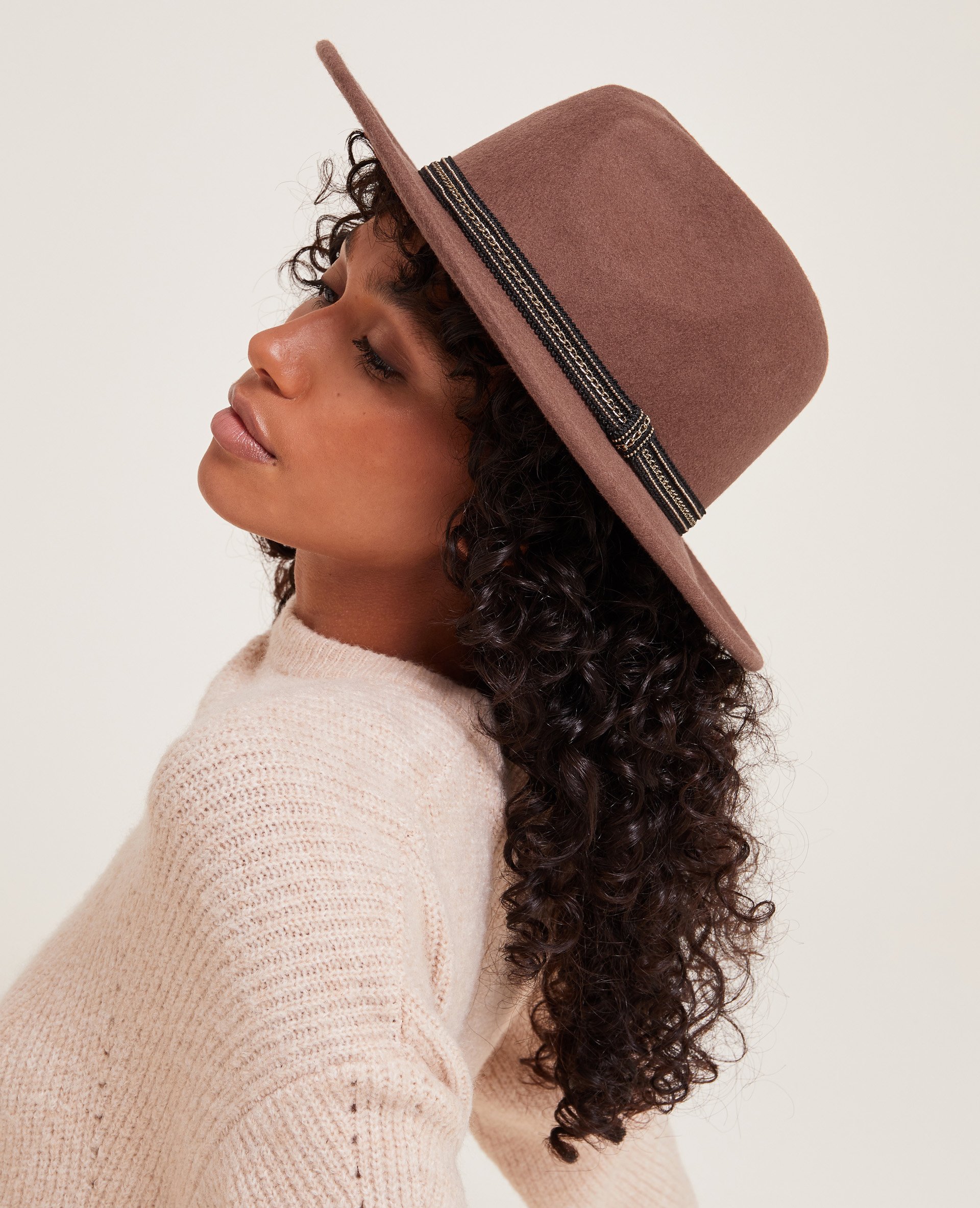 Chapeau avec bande bijou écru - Pimkie