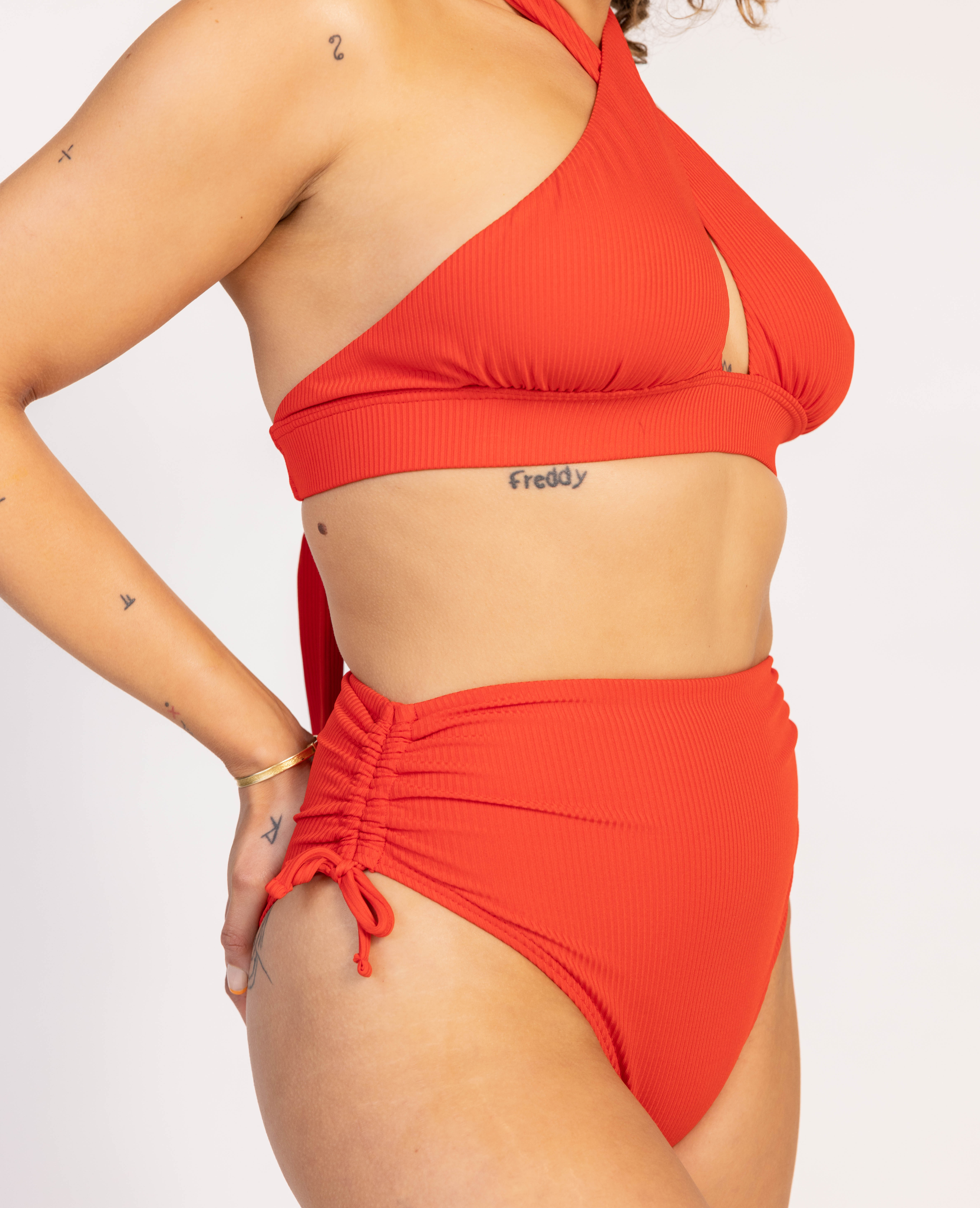 Bas de maillot culotte haute avec fronces et nouettes rouge - Pimkie