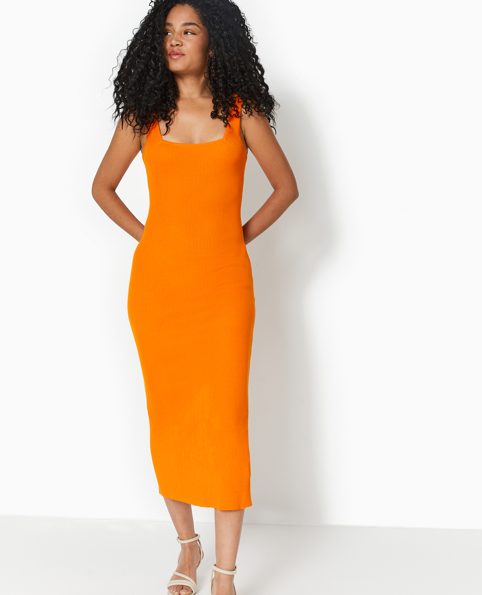 Robe longue a bretelles en maille cotelee Pimkie