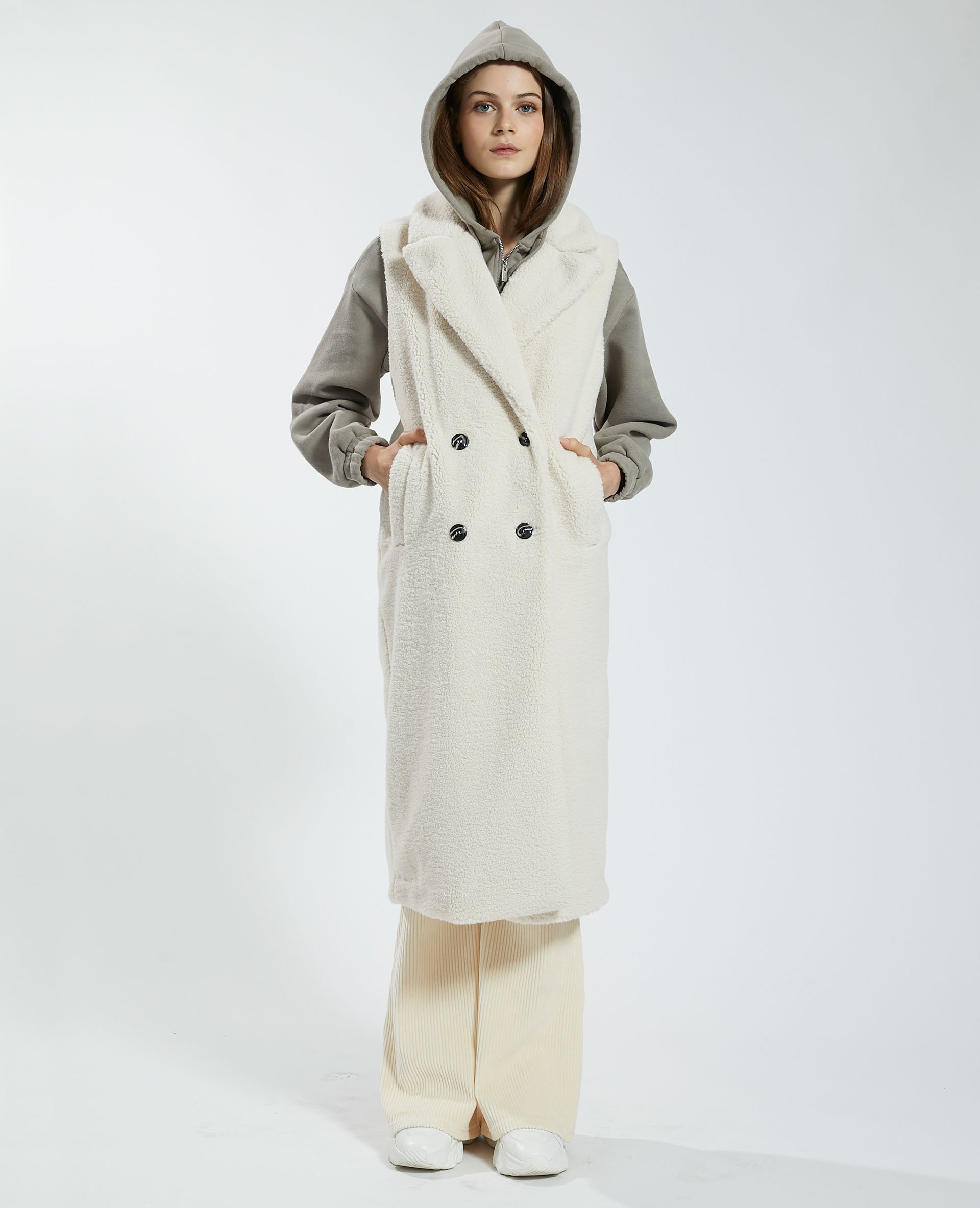 manteau blanc sans manche