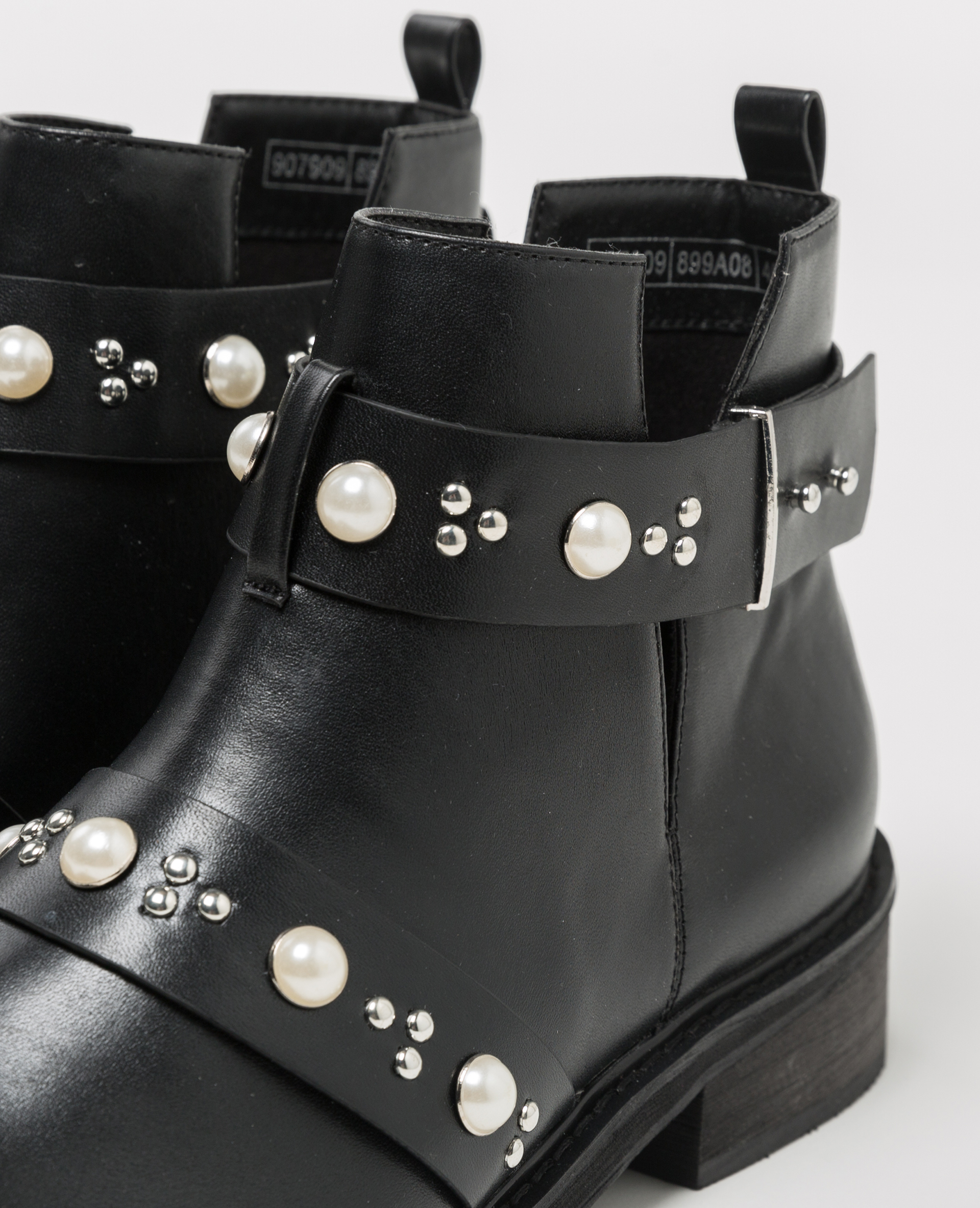 boots a sangles