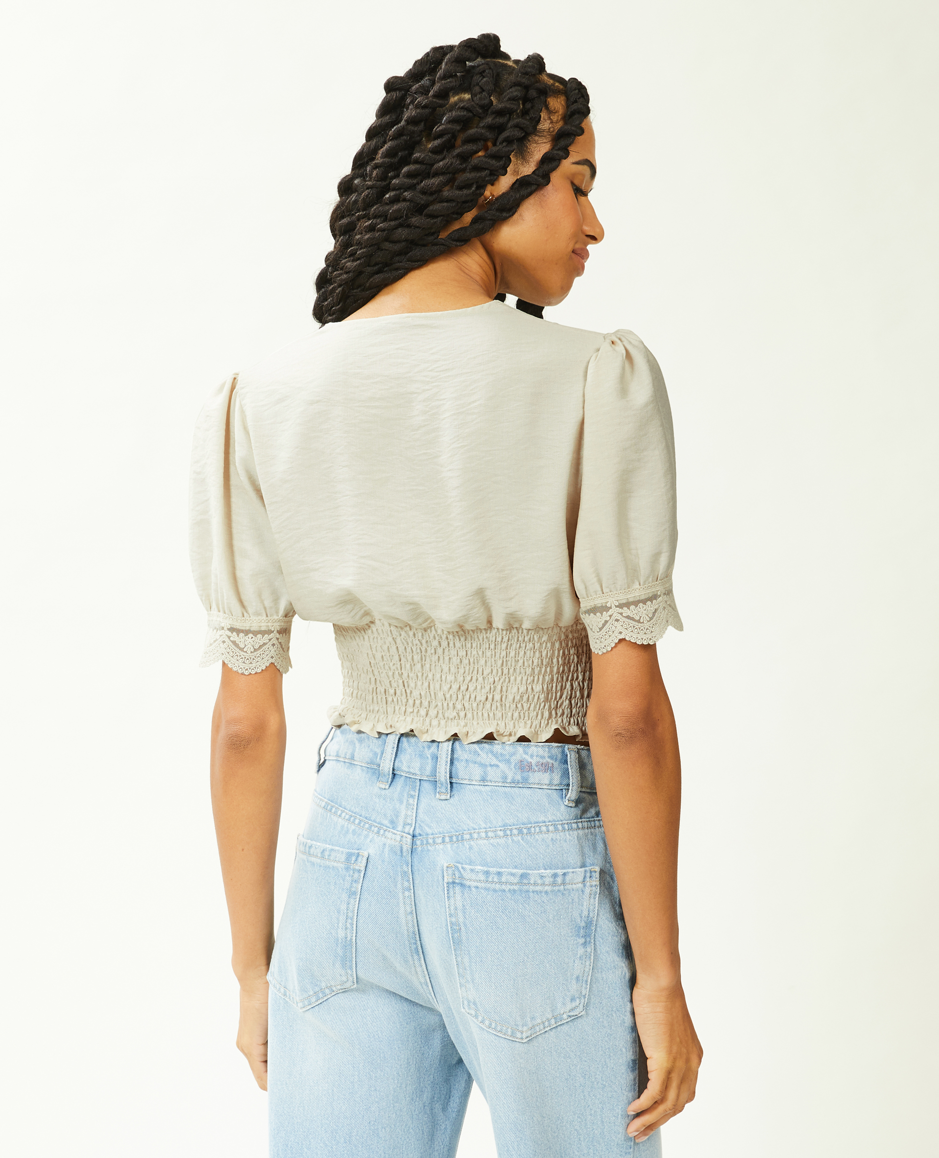 Top court croisé avec dentelle beige - Pimkie