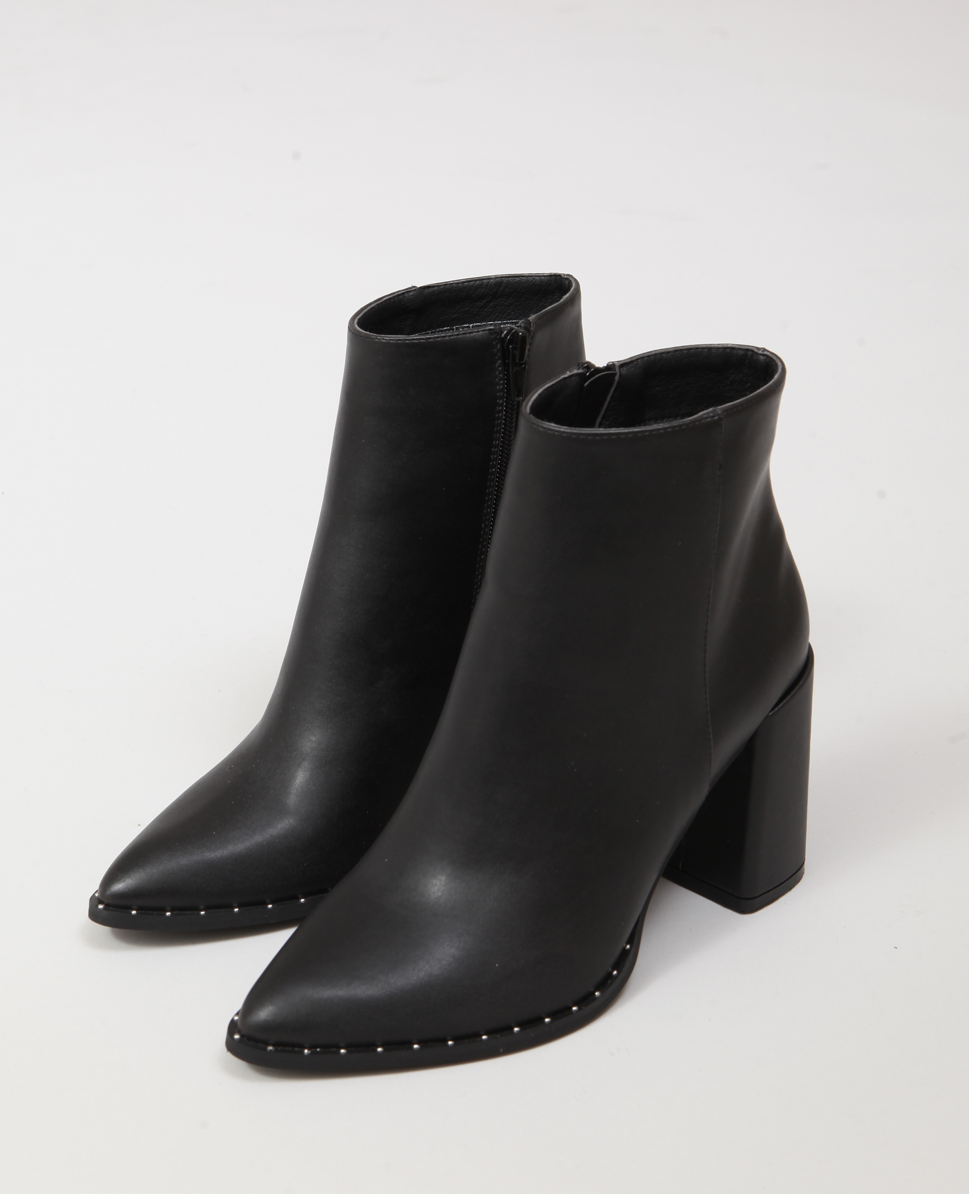 Bottines à bout sale pointu