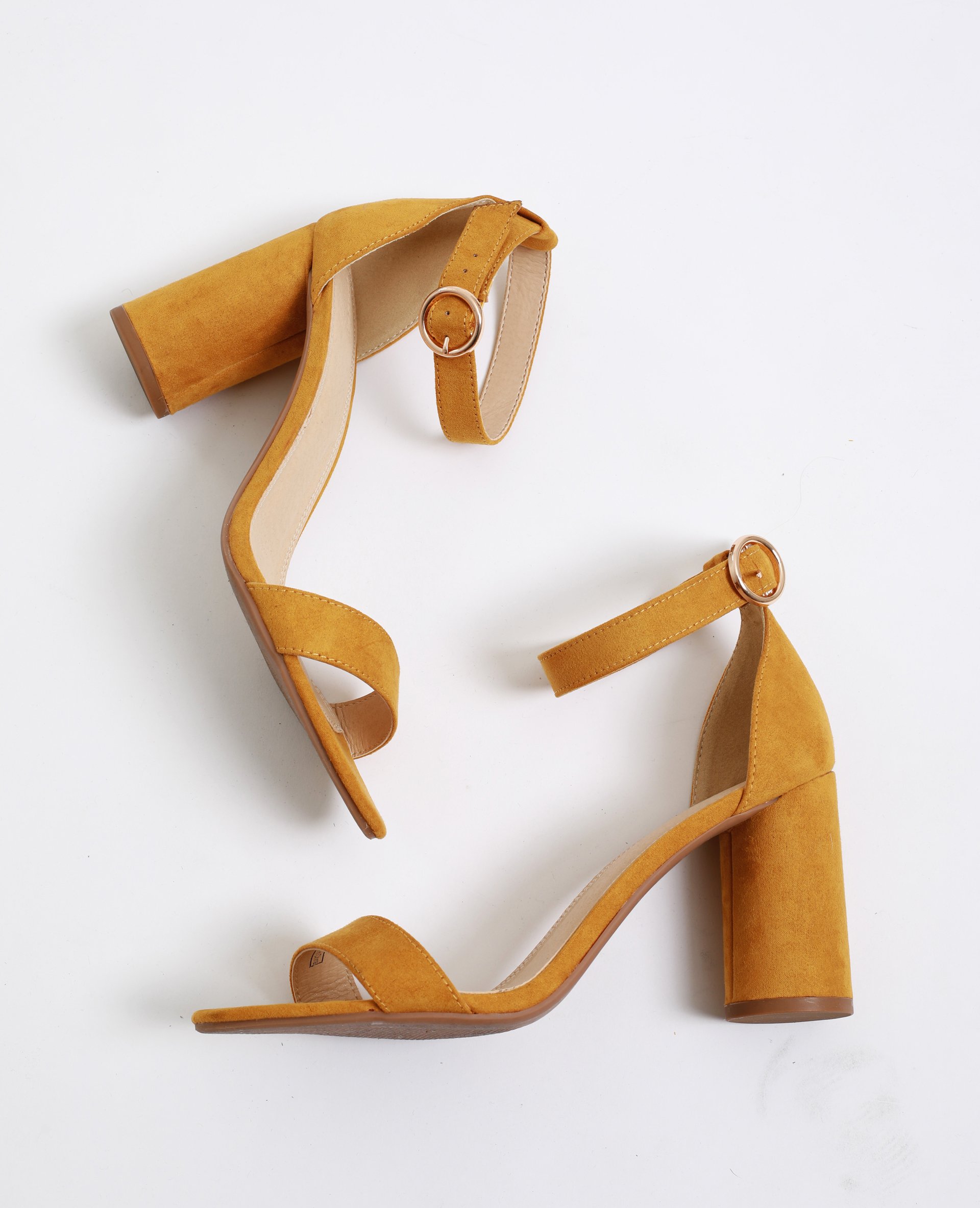 Sandale online talon jaune